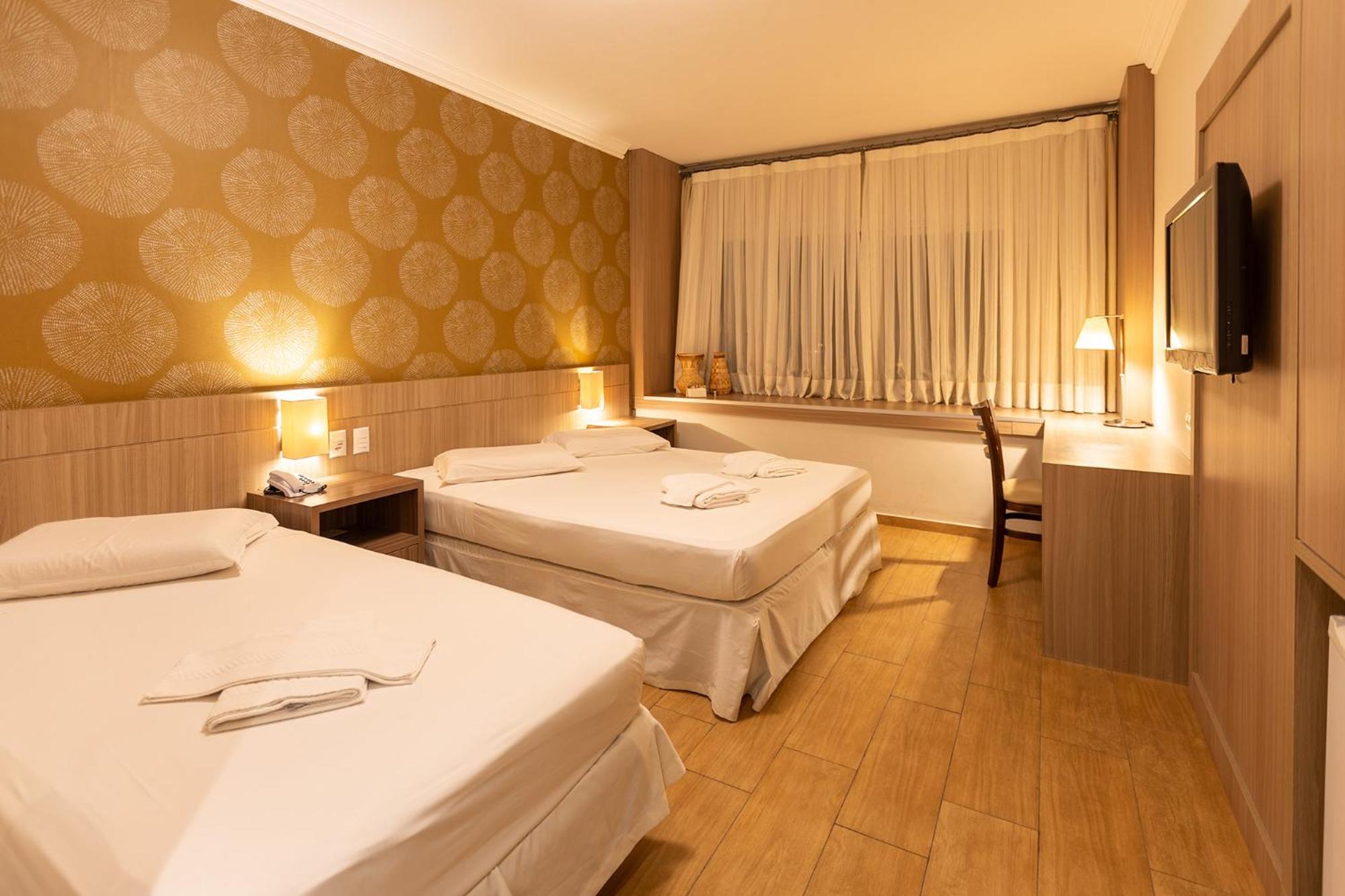Quadruple Room with 2 Double Beds - Photo 8