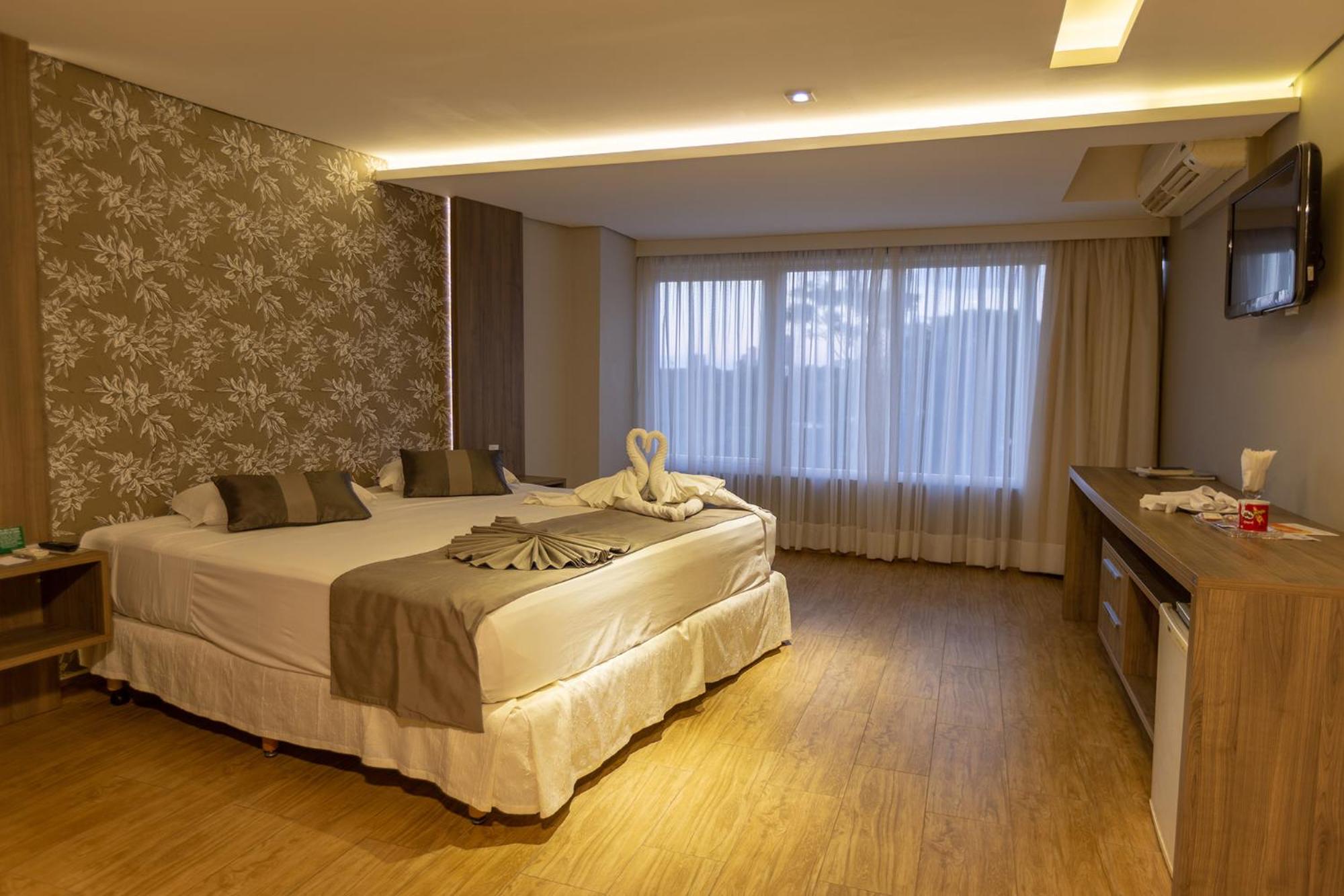 Master Suite with Spa Bath - Photo 4