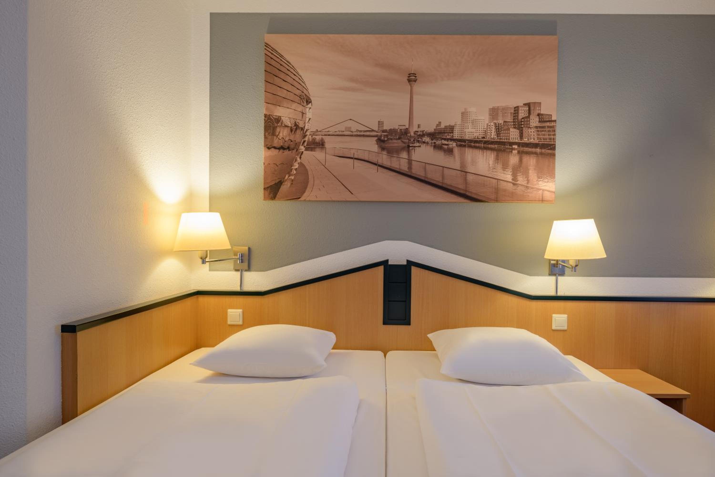 Standard Twin Room - Photo 9