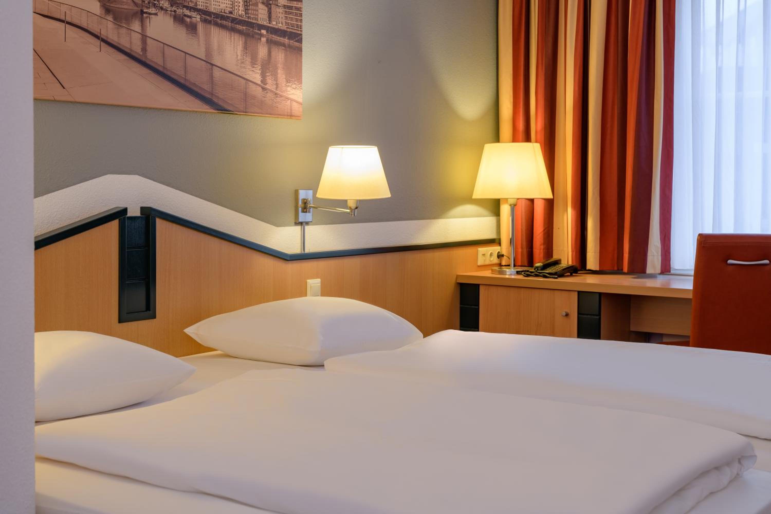 Standard Twin Room - Photo 8