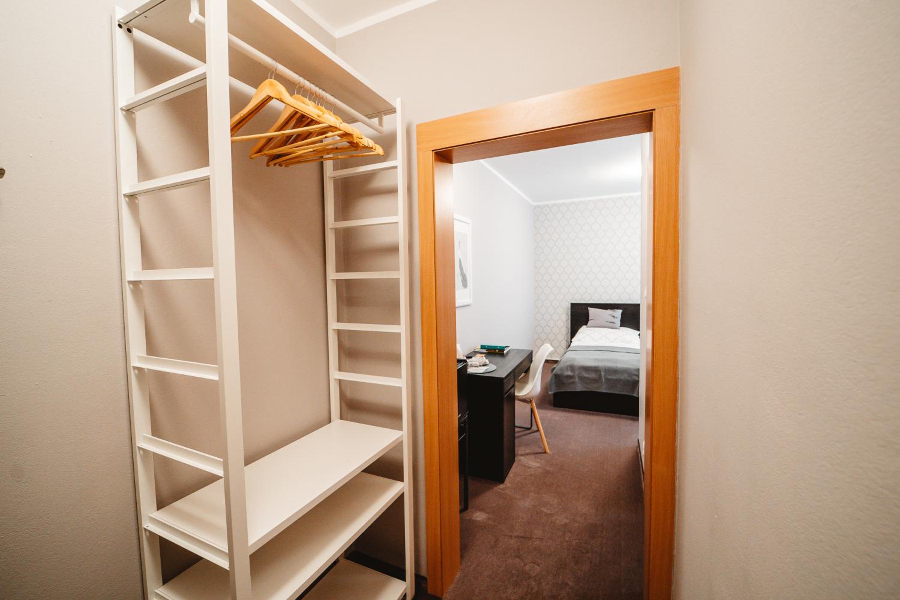 Twin Room with Private Bathroom photo 2