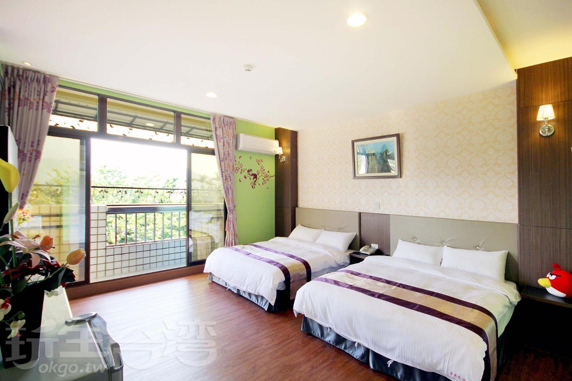 Quadruple Room with Private Bathroom photo 1