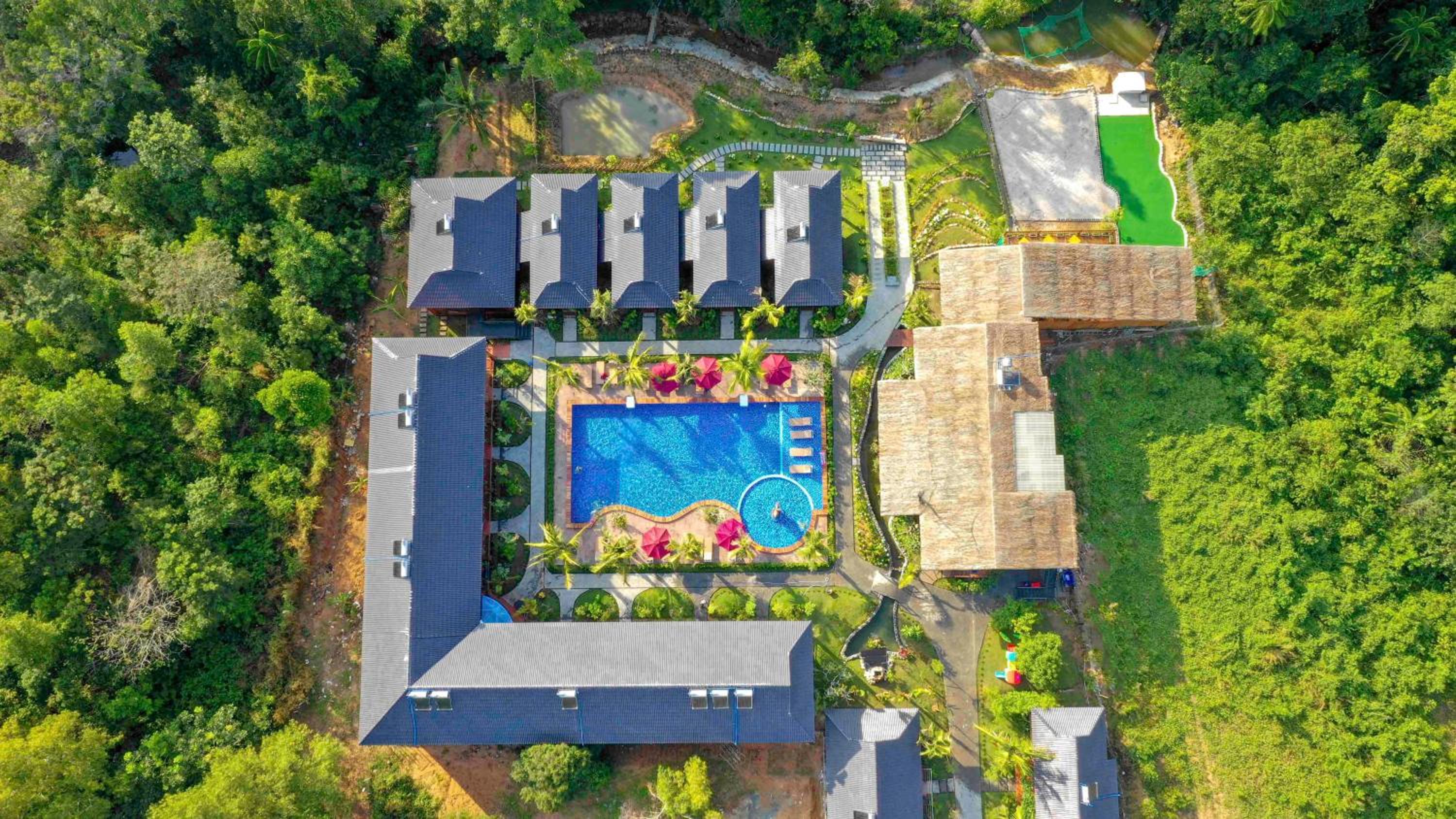 Bungalow with Pool View - Photo 20