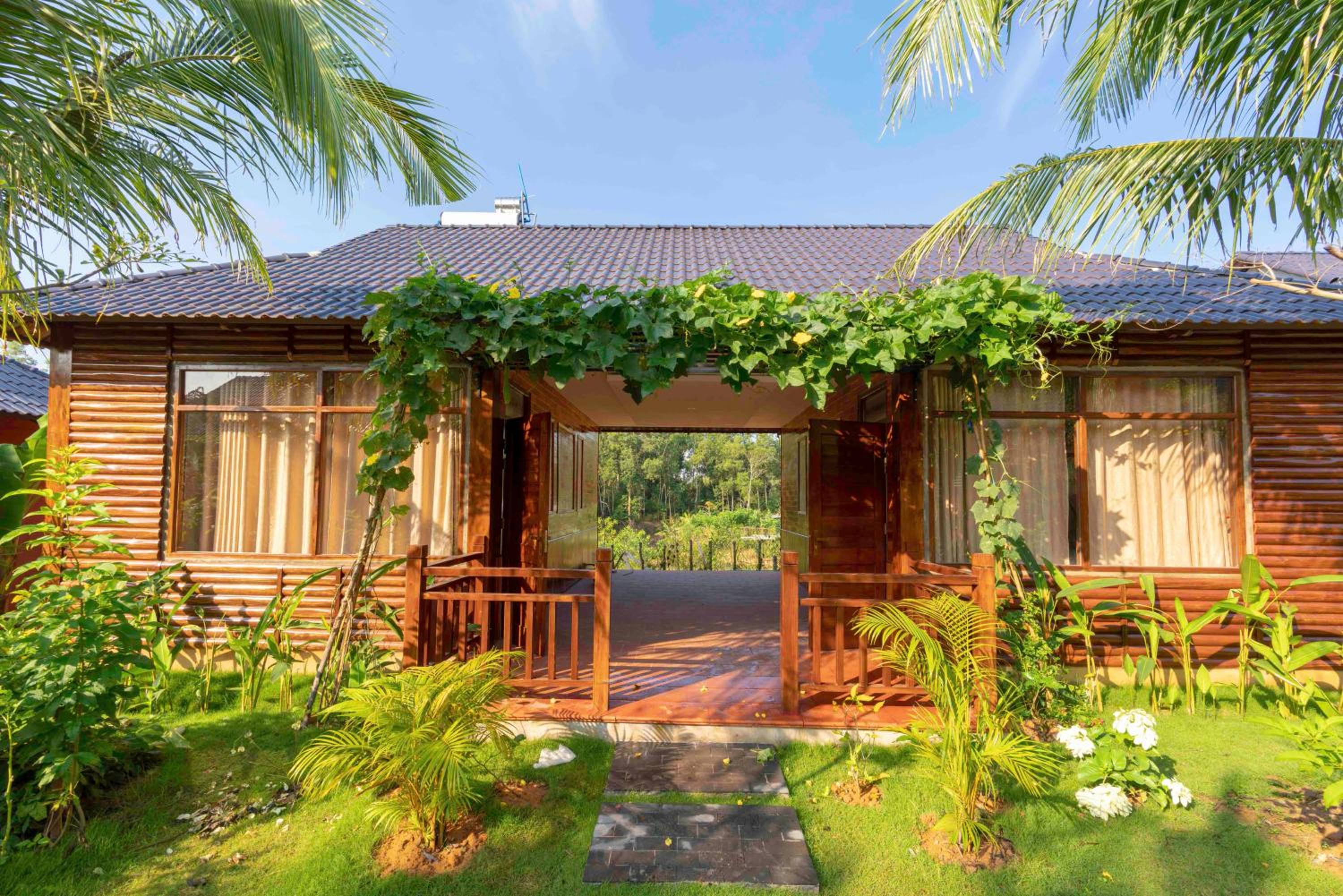 Bungalow with Garden View - Photo 12