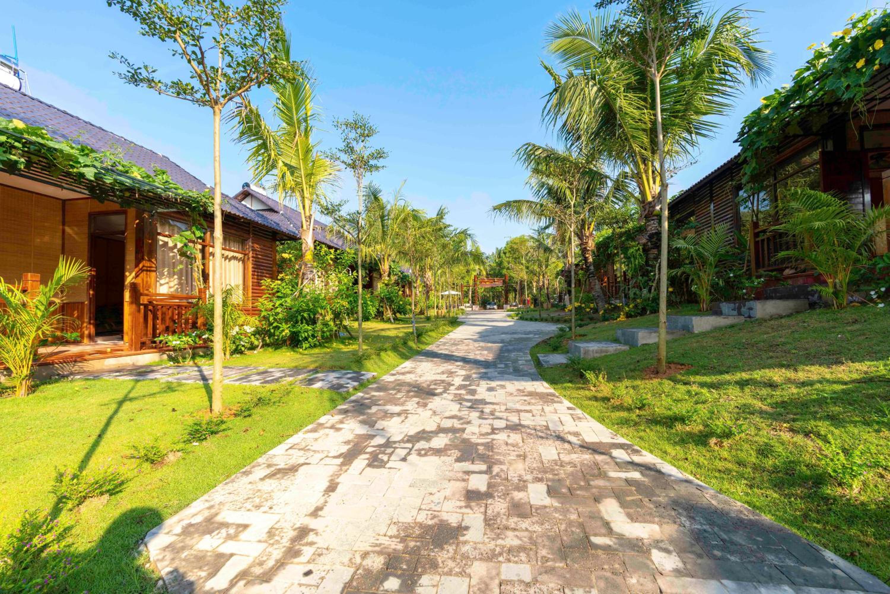 Bungalow with Garden View - Photo 3
