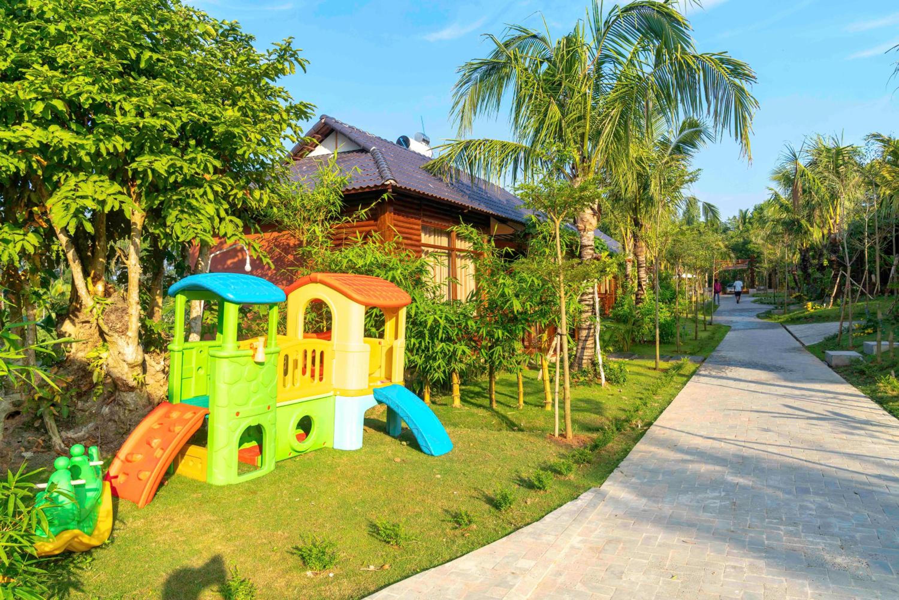 Bungalow with Garden View - Photo 9