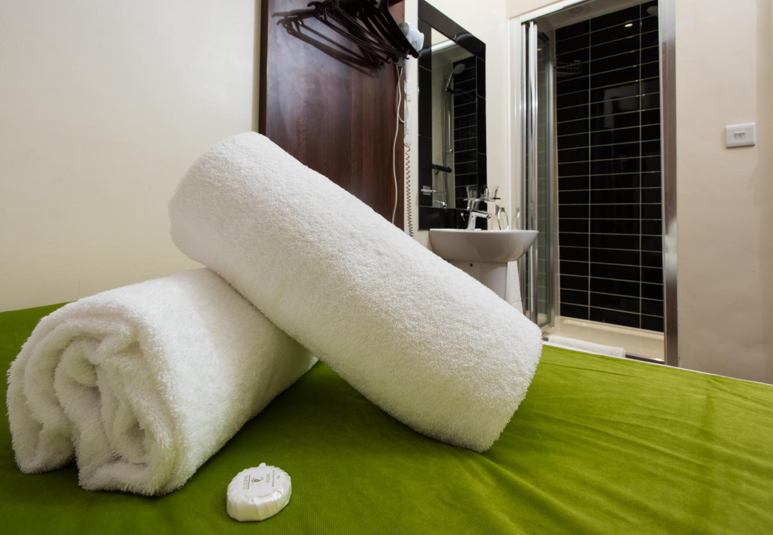 Double Room with Shared Bathroom photo 2