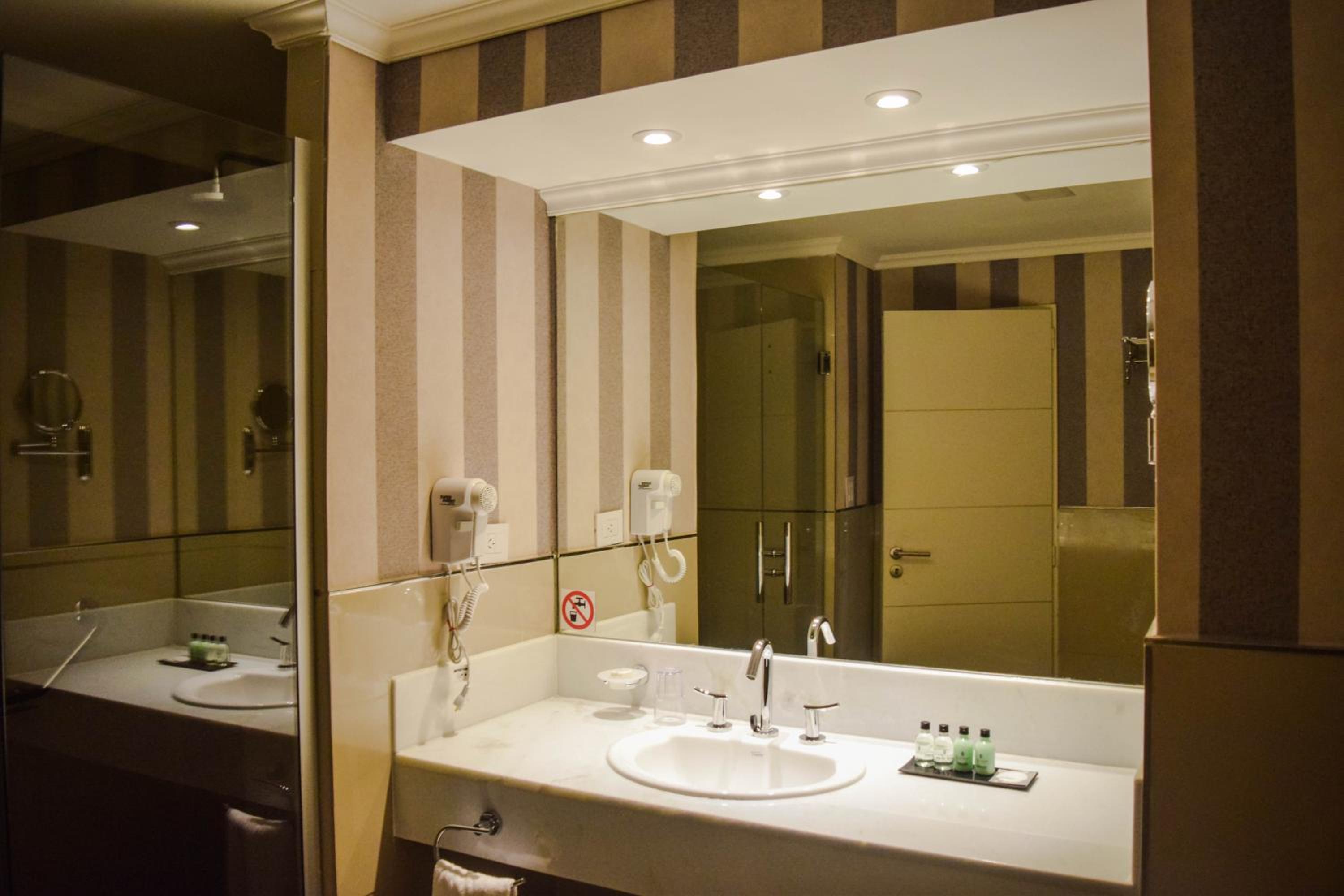 King Suite with Pool View photo 3