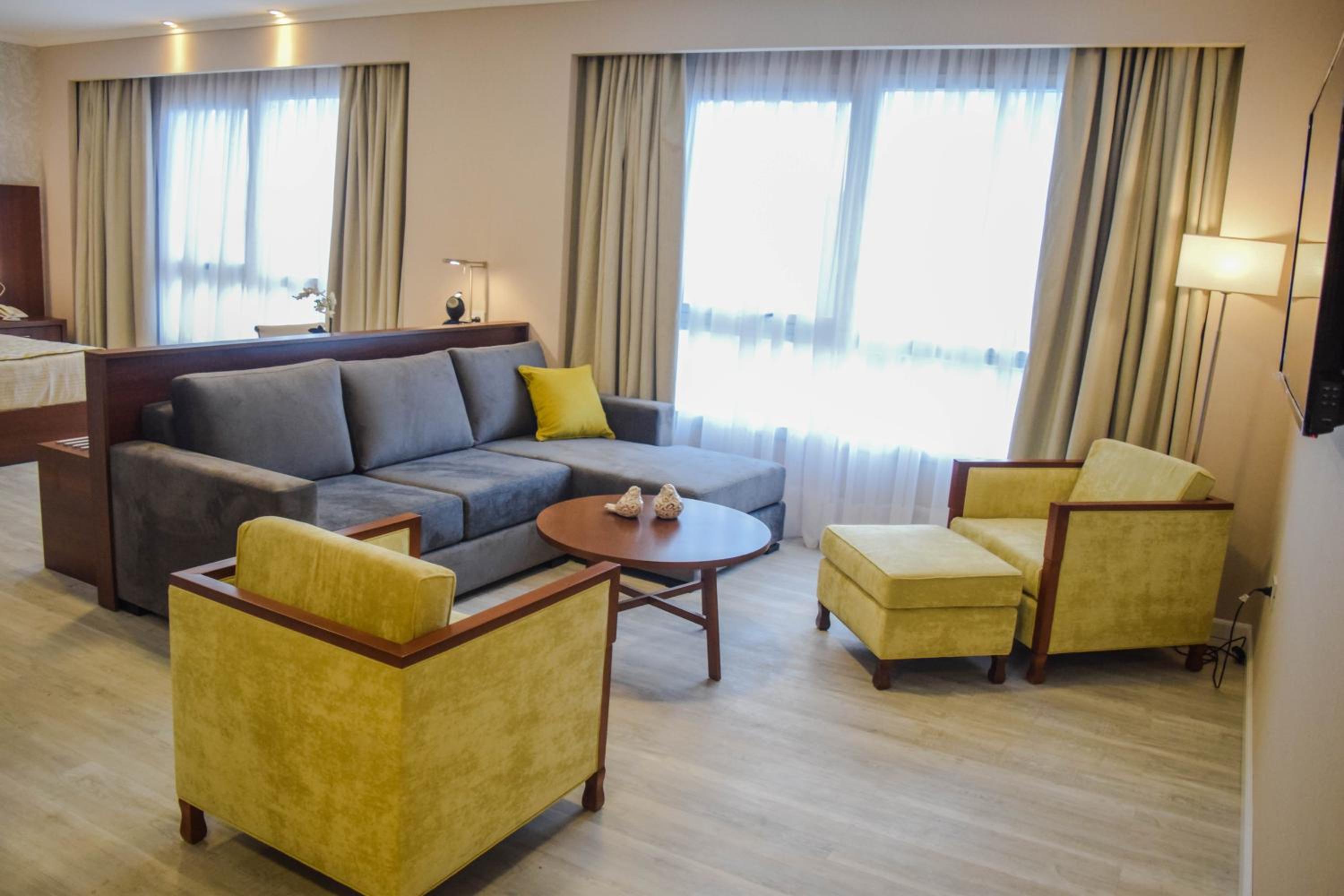 King Suite with Pool View photo 1