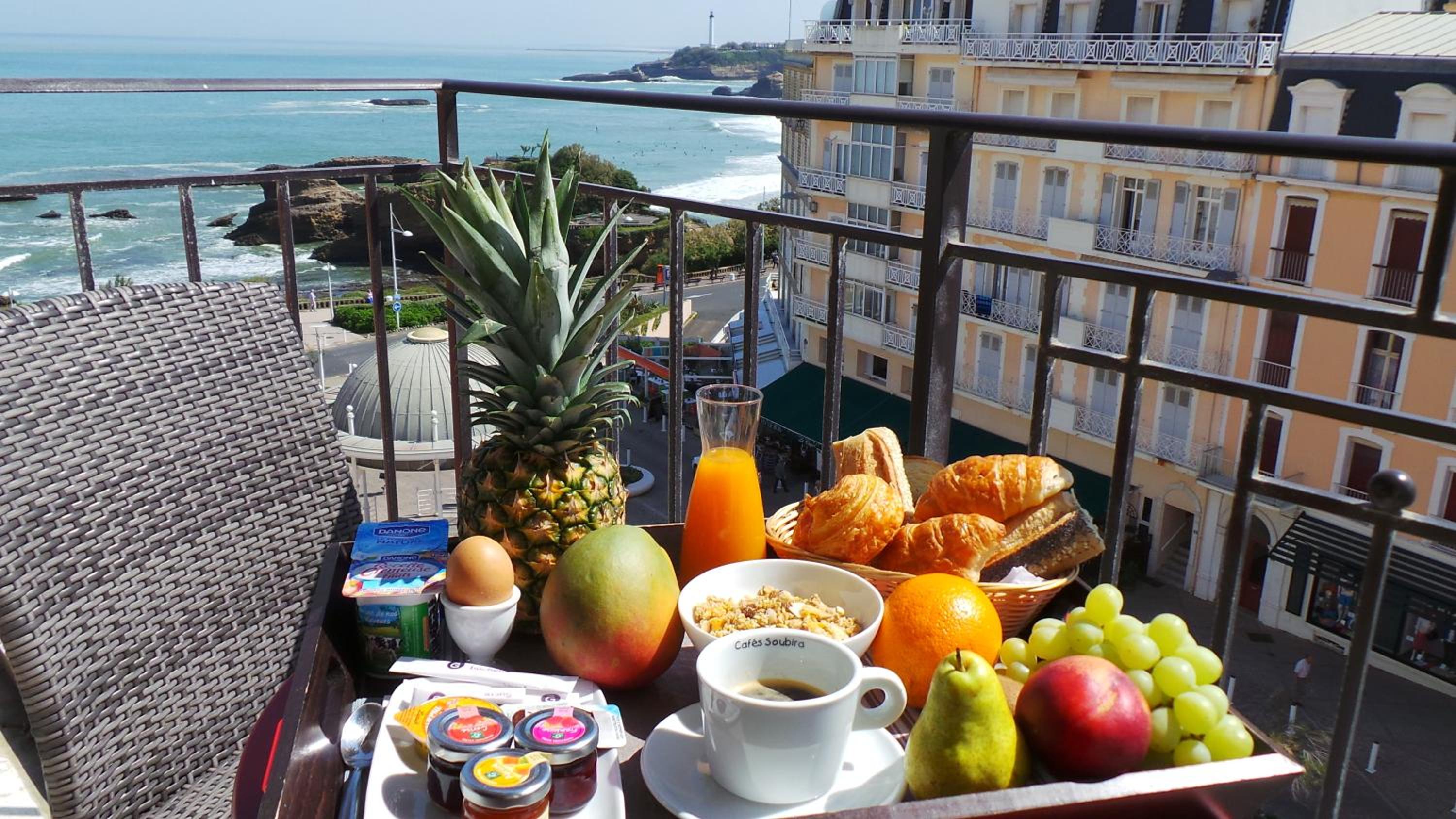Double Room with Balcony and Sea View - Photo 4