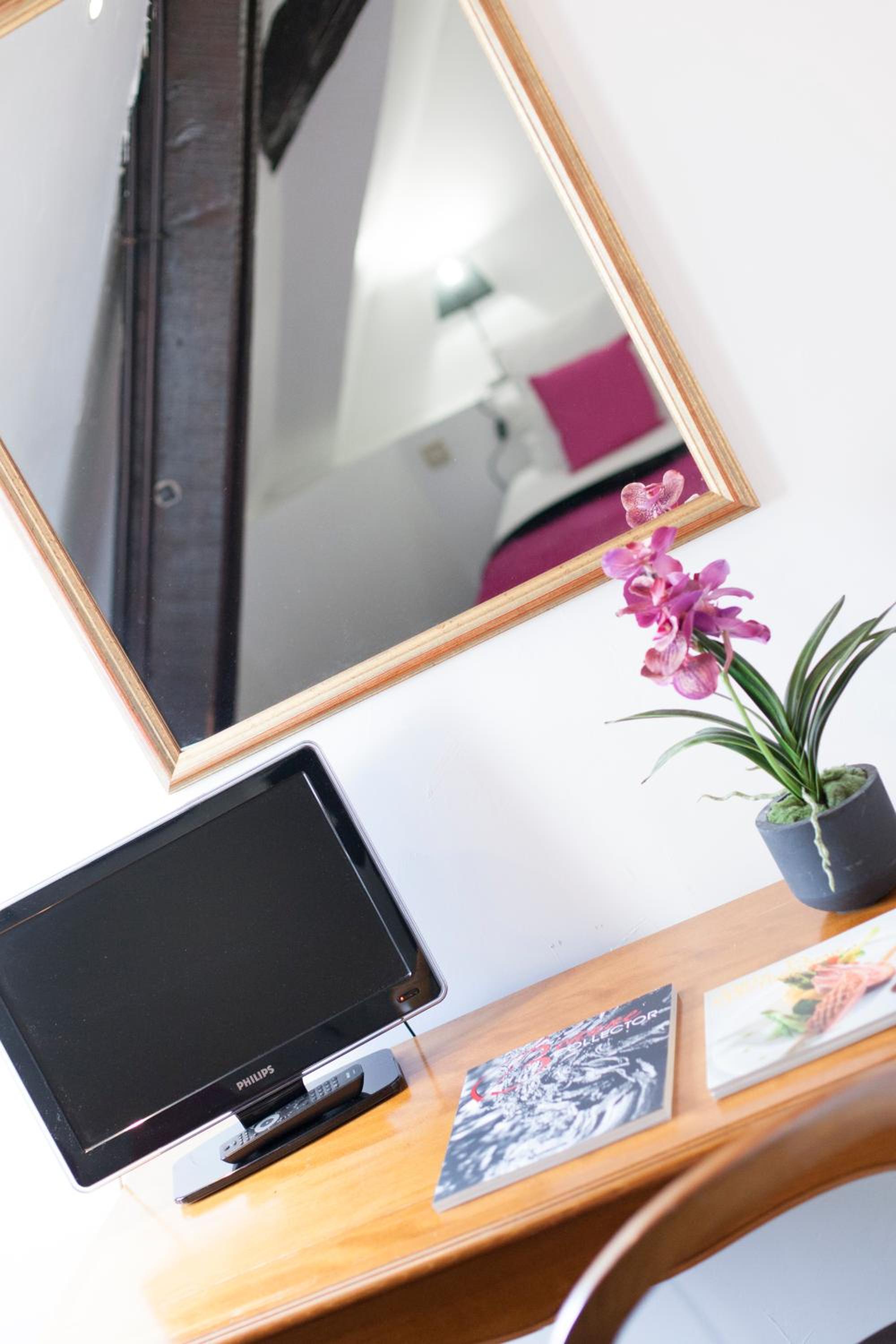Classic Double or Twin Room - Photo 9