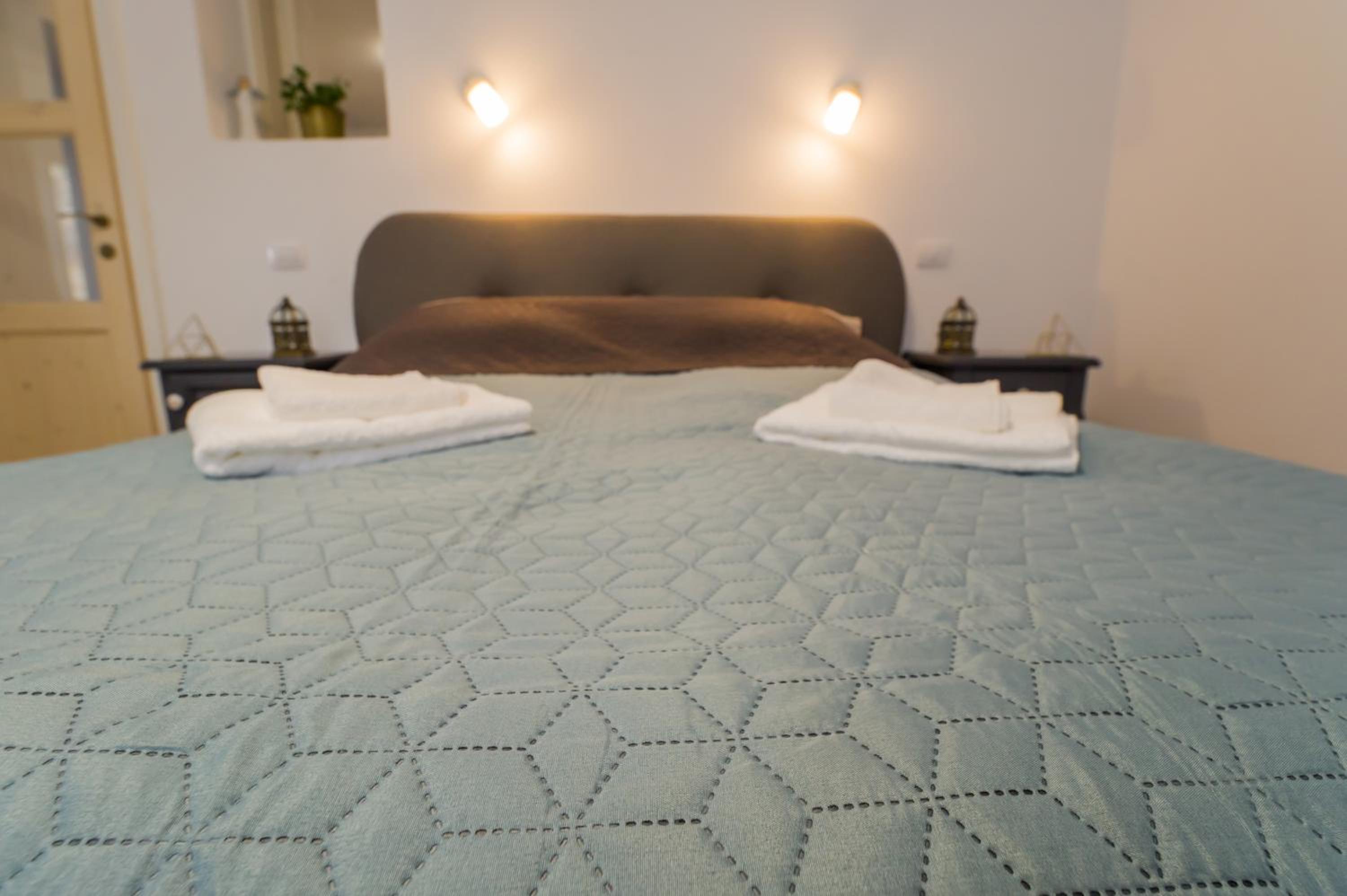 Studio Apartment - Photo 8