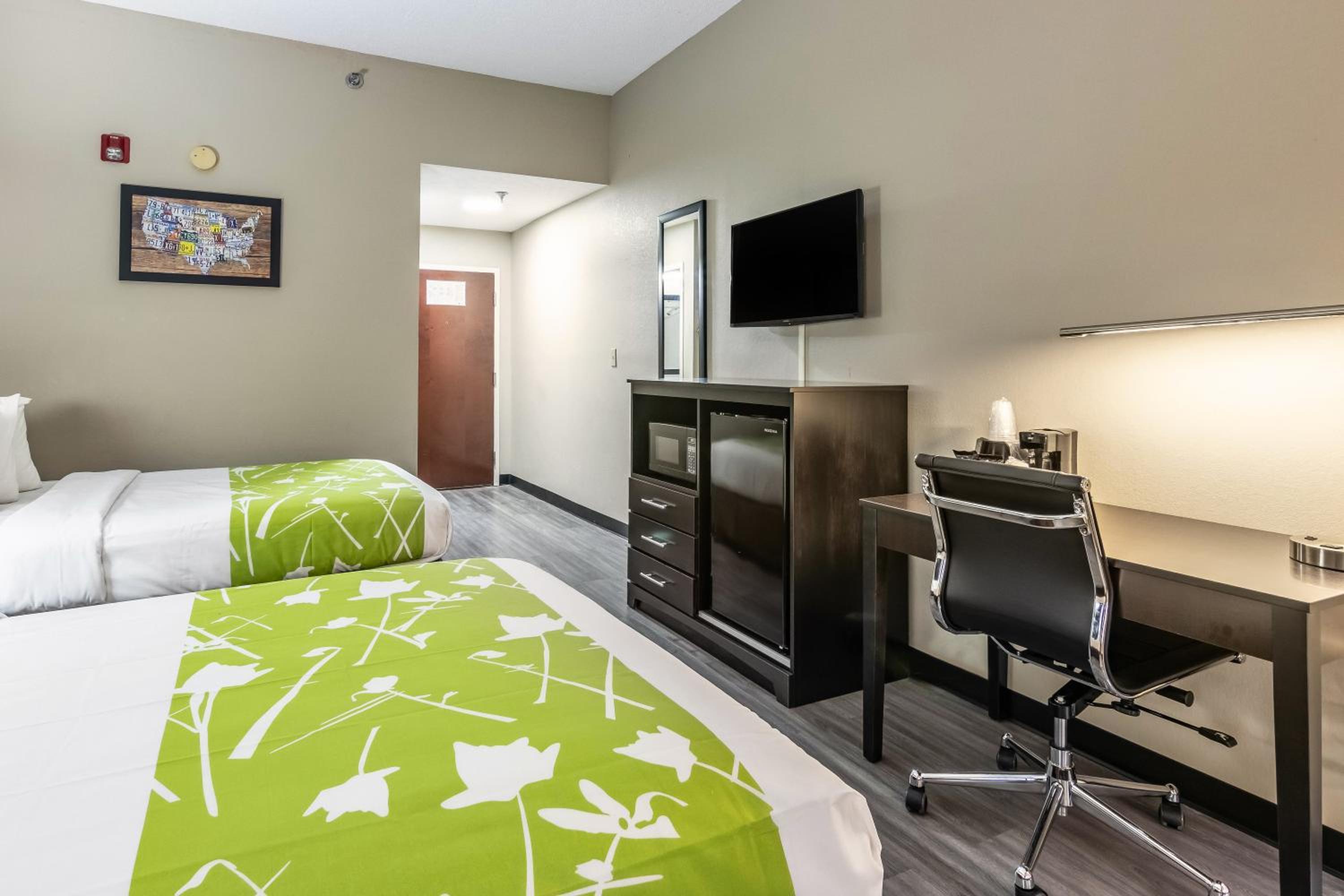 Double Room with Two Double Beds - Mobility Accessible/Non-Smoking - Photo 3