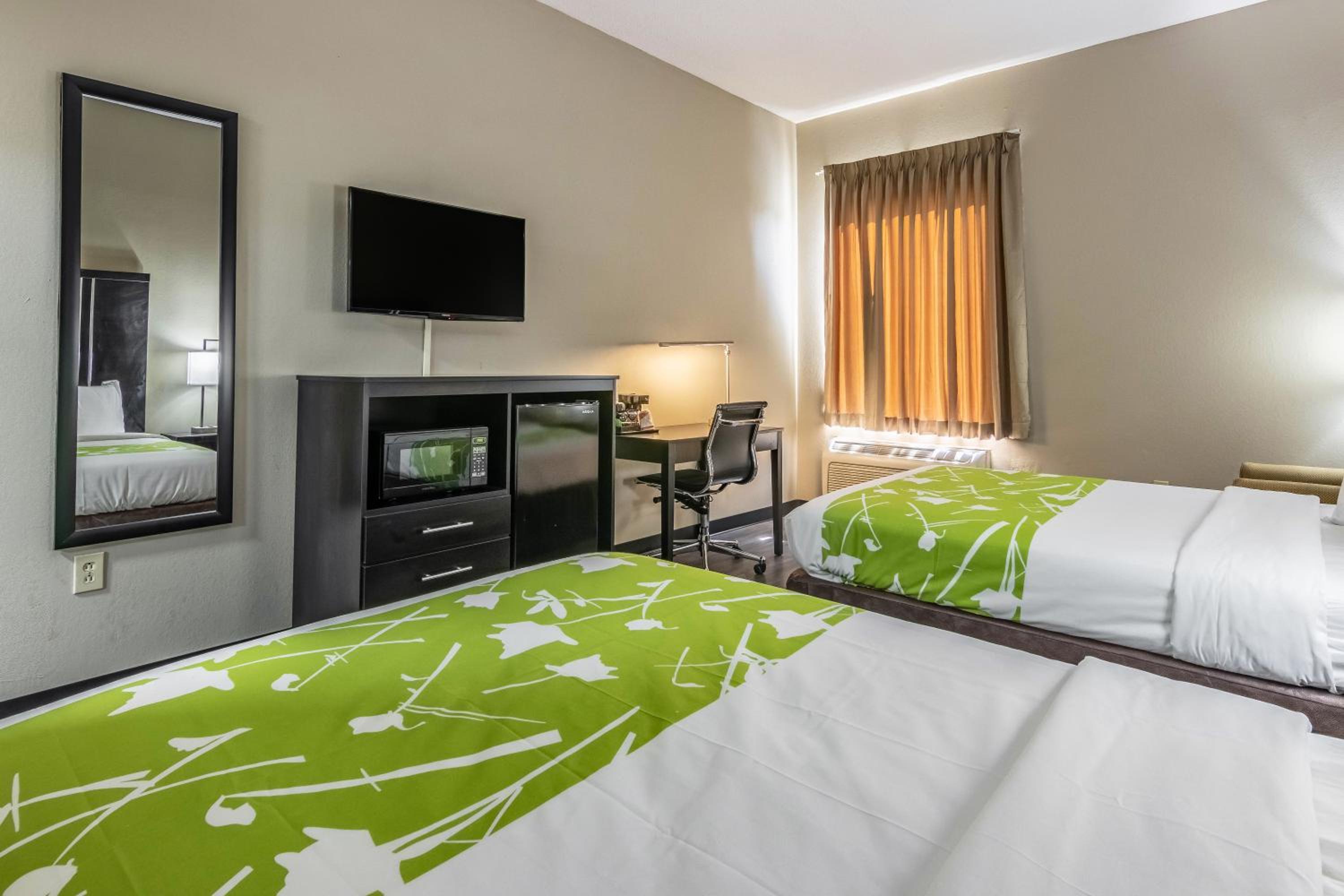 Double Room with Two Double Beds - Mobility Accessible/Non-Smoking - Photo 4