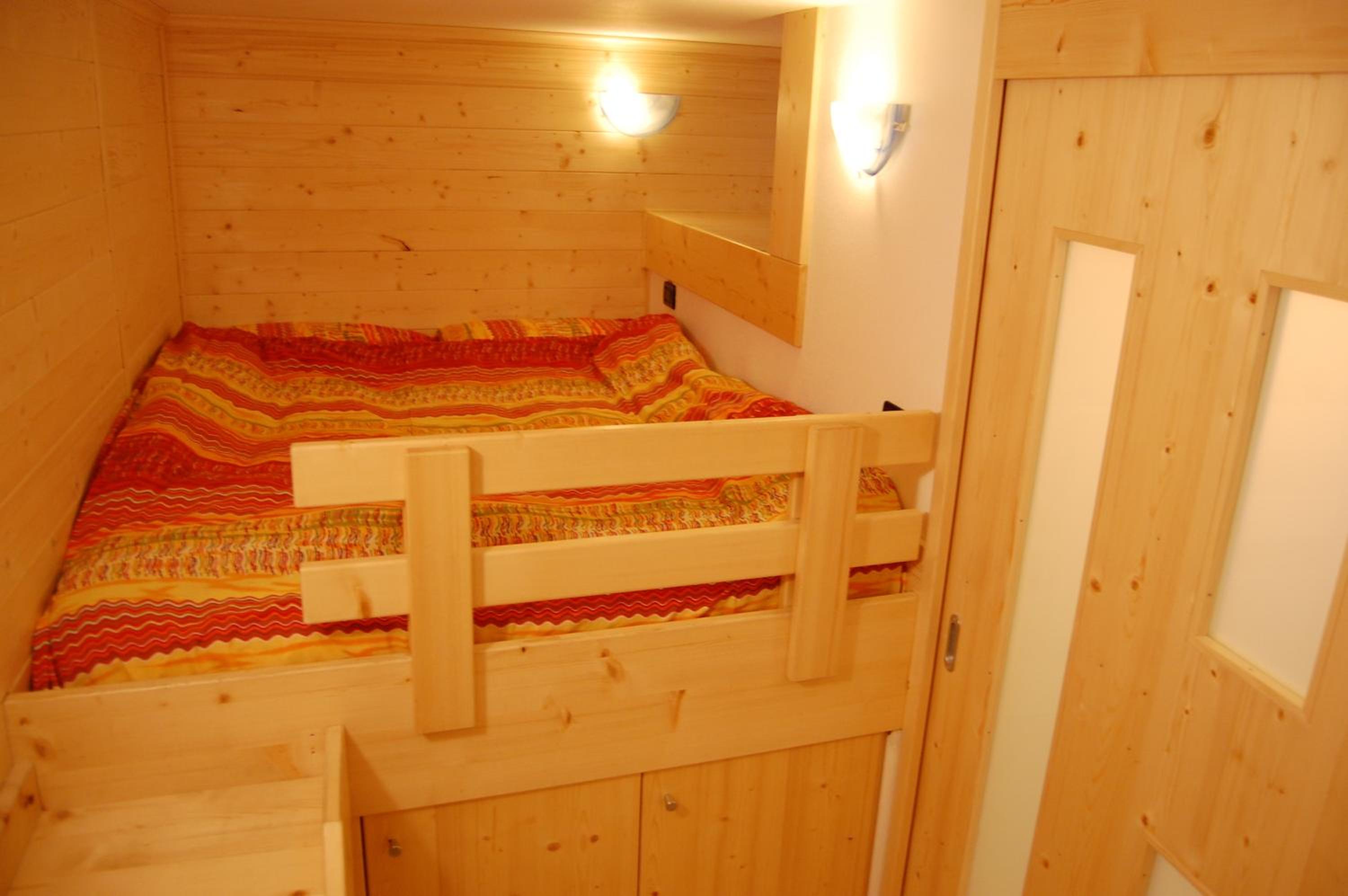 Three-Bedroom Apartment - Split Level photo 2