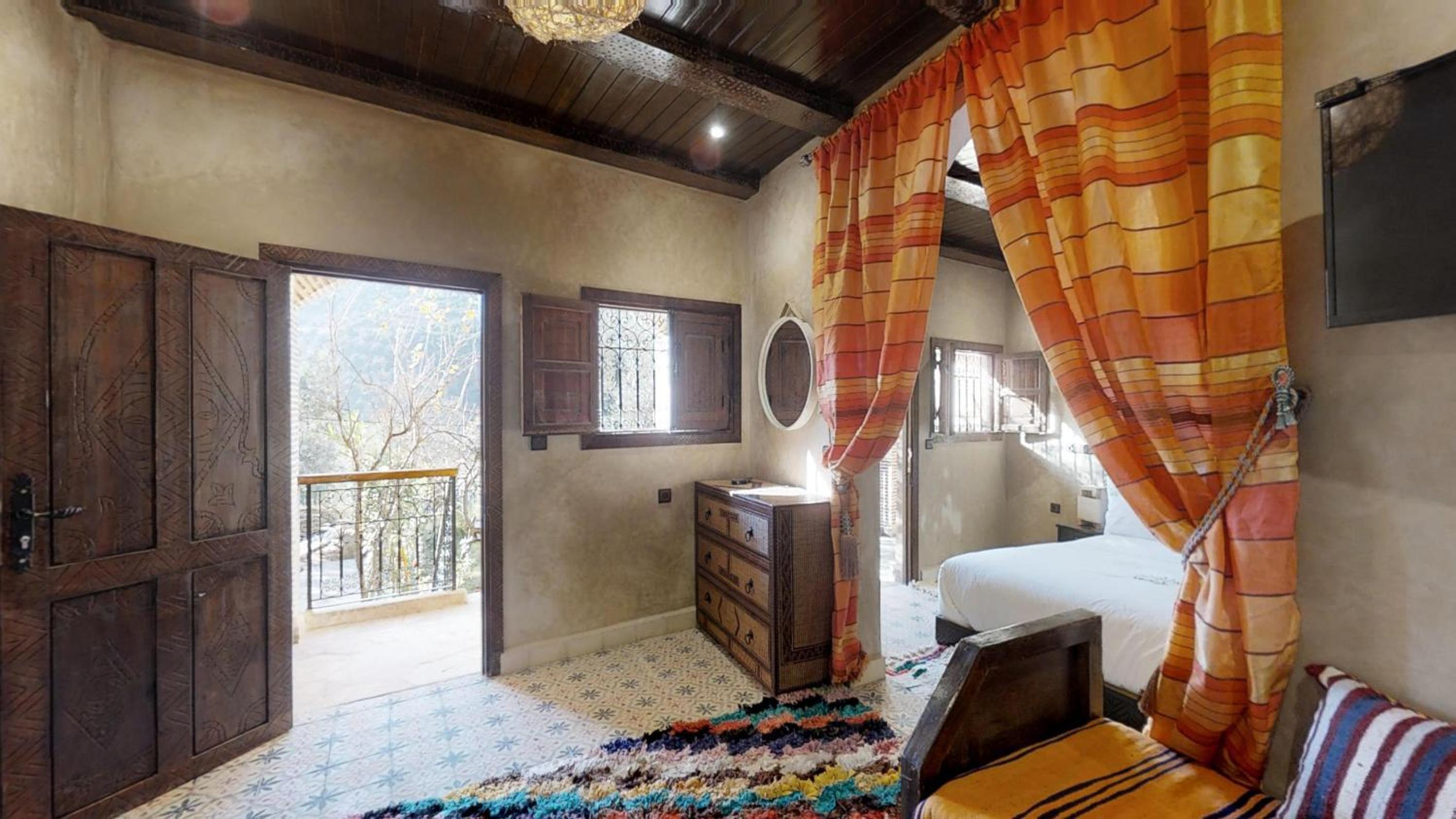 Family Room with Balcony photo 2