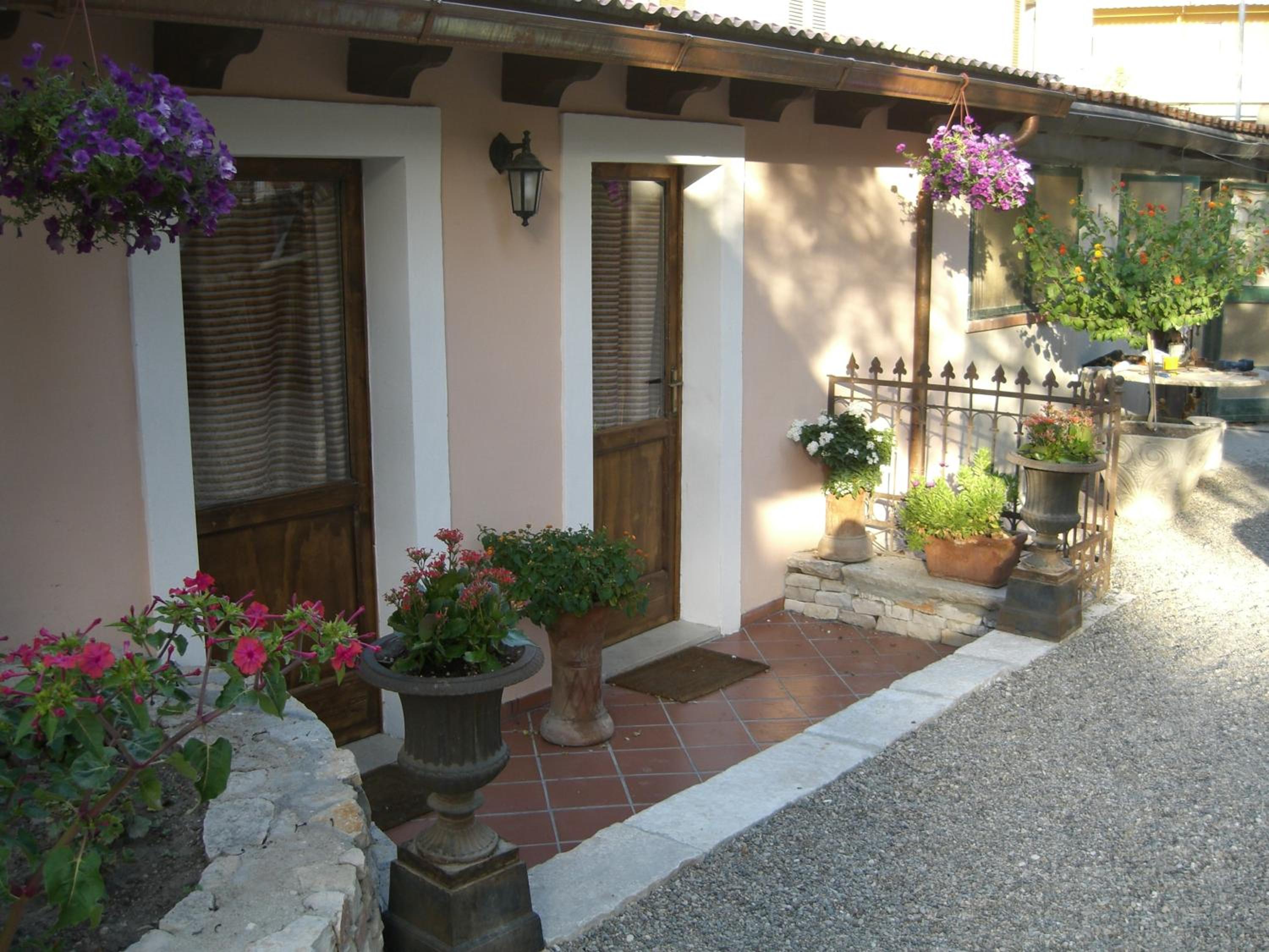Standard Double Room - Photo 4