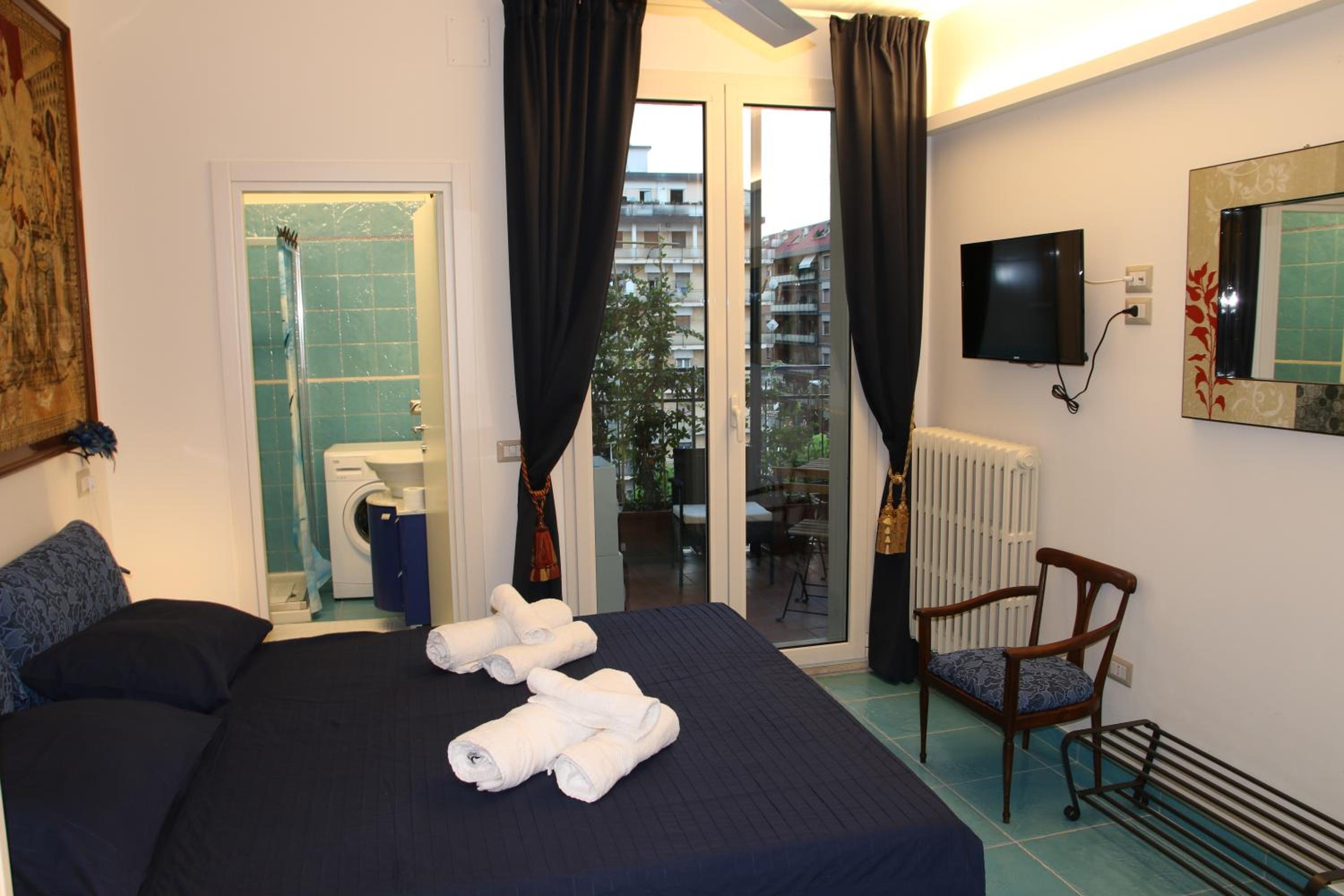 Apartment with Balcony photo 3