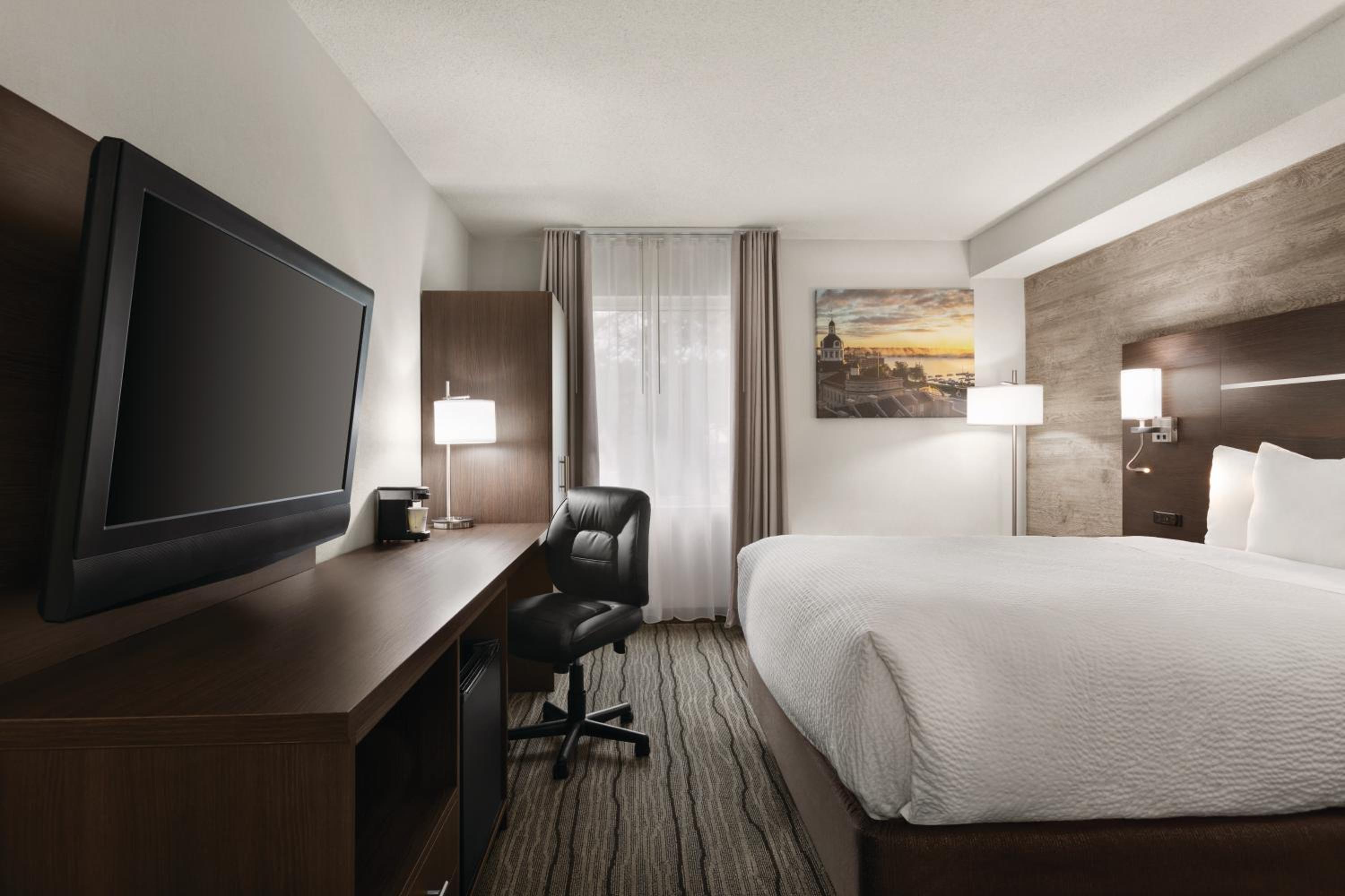 King Room - Wheelchair Accessible/Non-Smoking - Photo 4