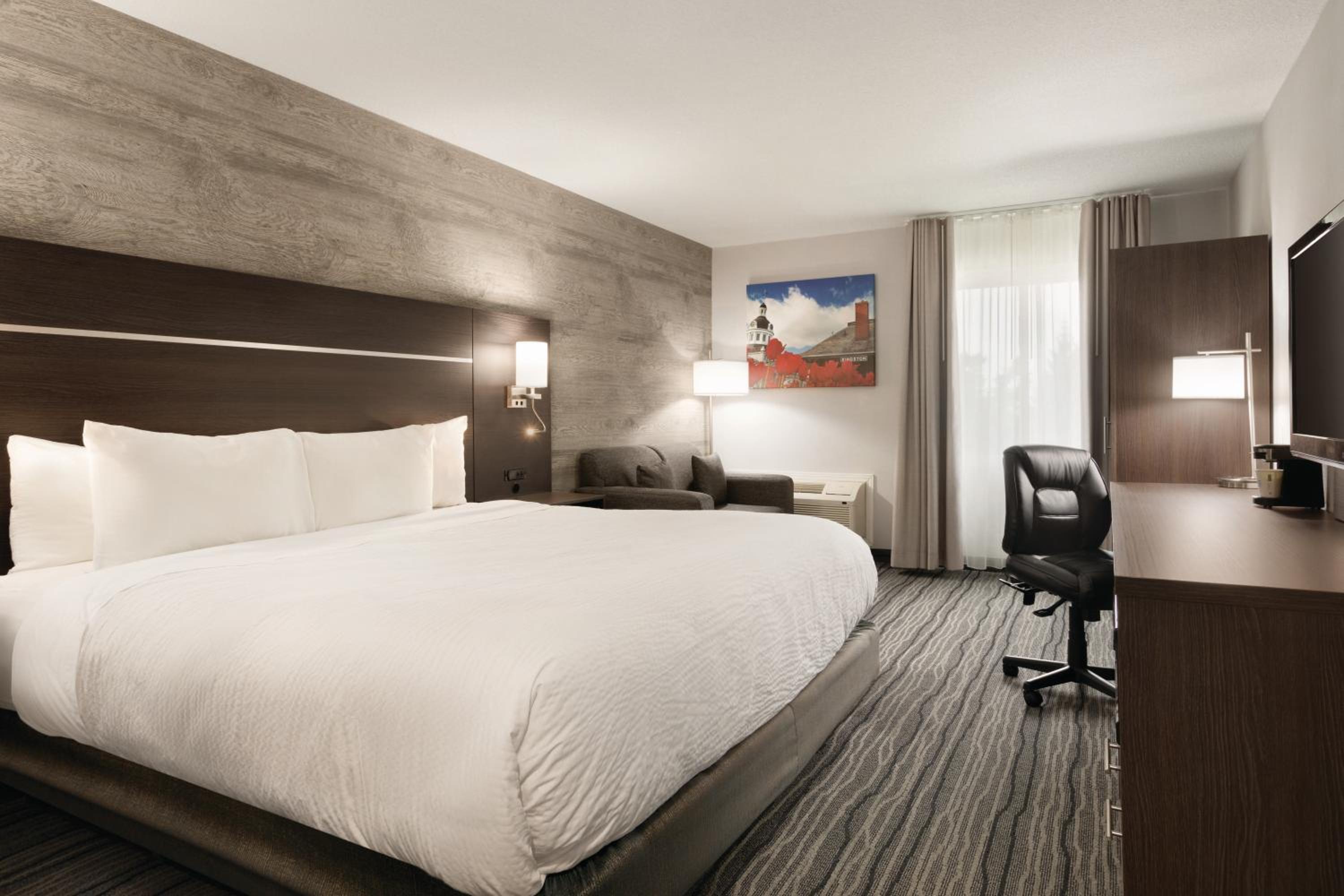 King Room - Non-Smoking - Photo 5
