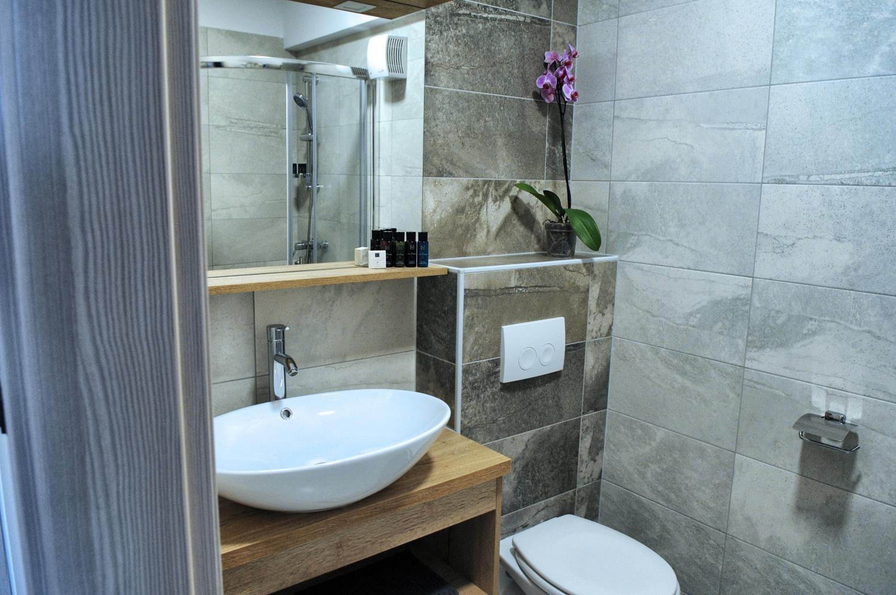 Double Room with Balcony and Sea View - Photo 7