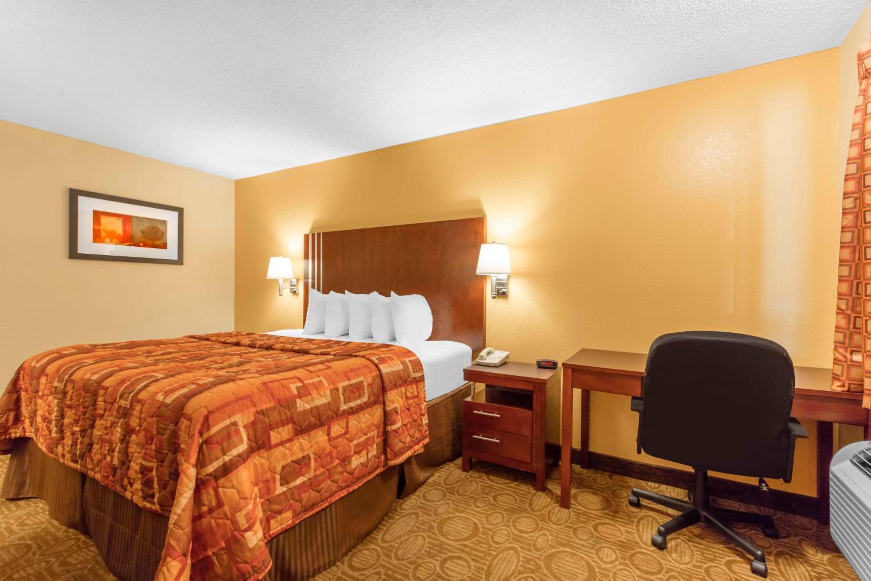 King Room - Non-Smoking - Photo 10