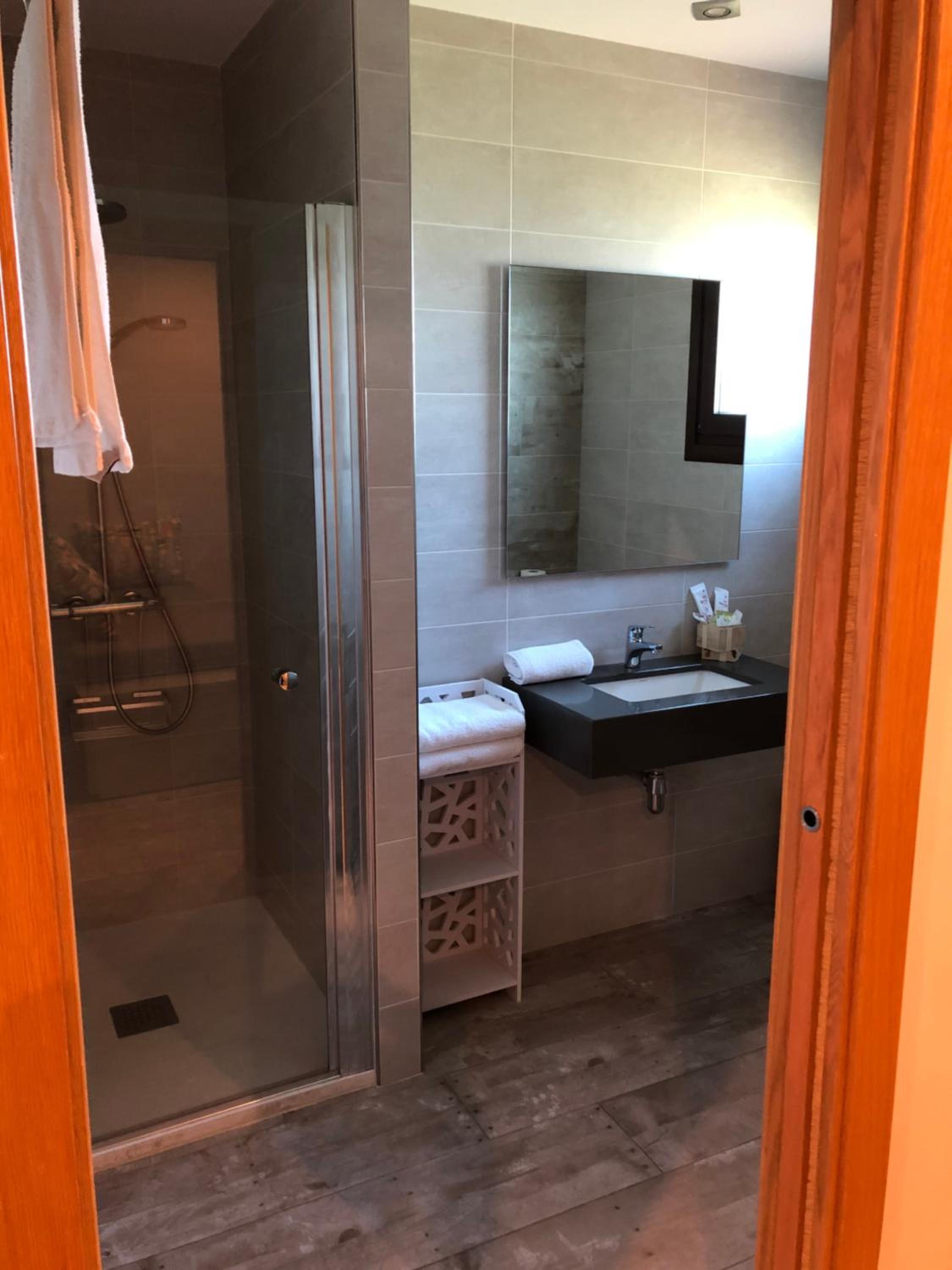 Small Double Room - Photo 5