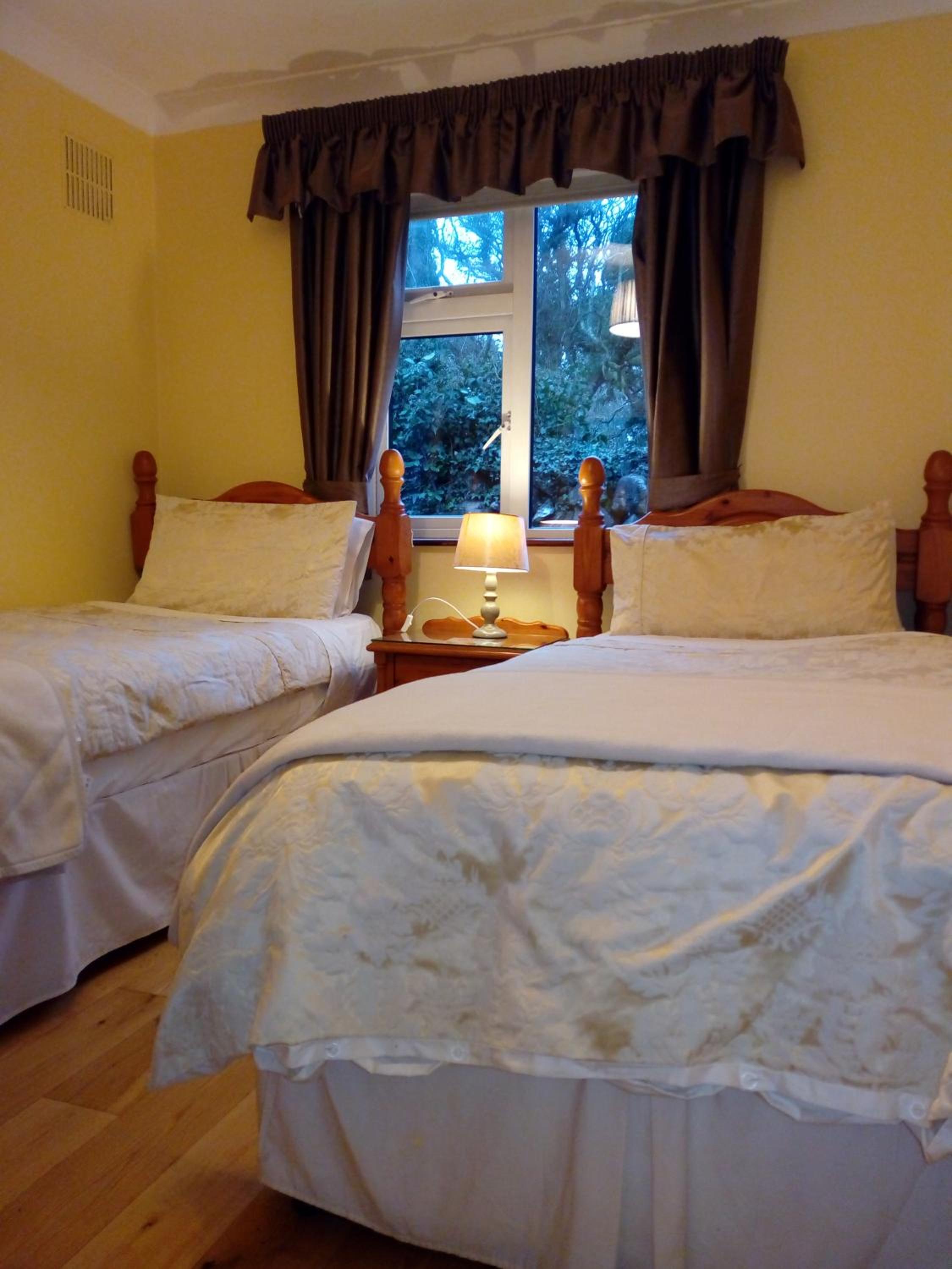 Double Room with Private Bathroom - Photo 14