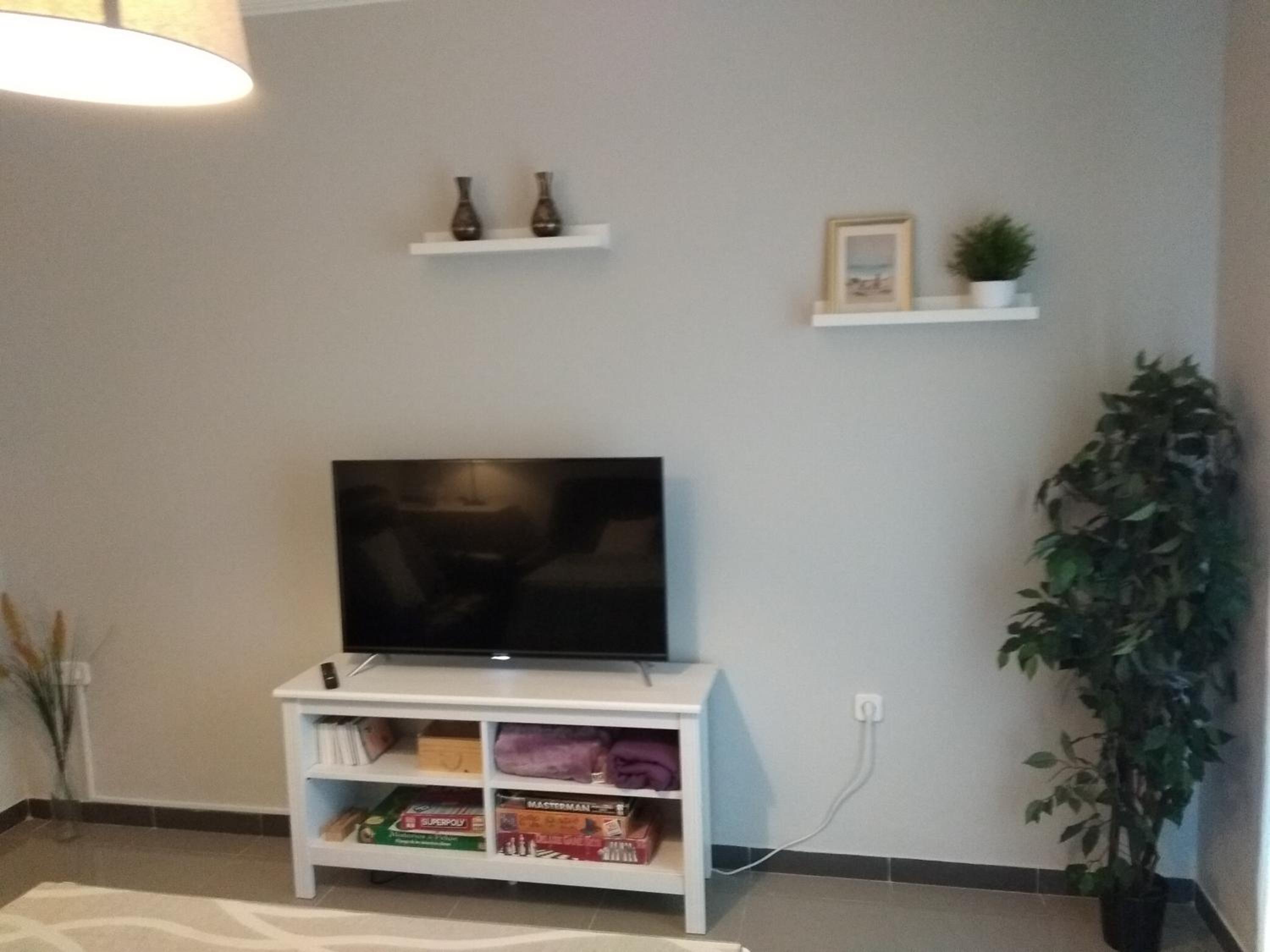 Five-Bedroom House photo 2