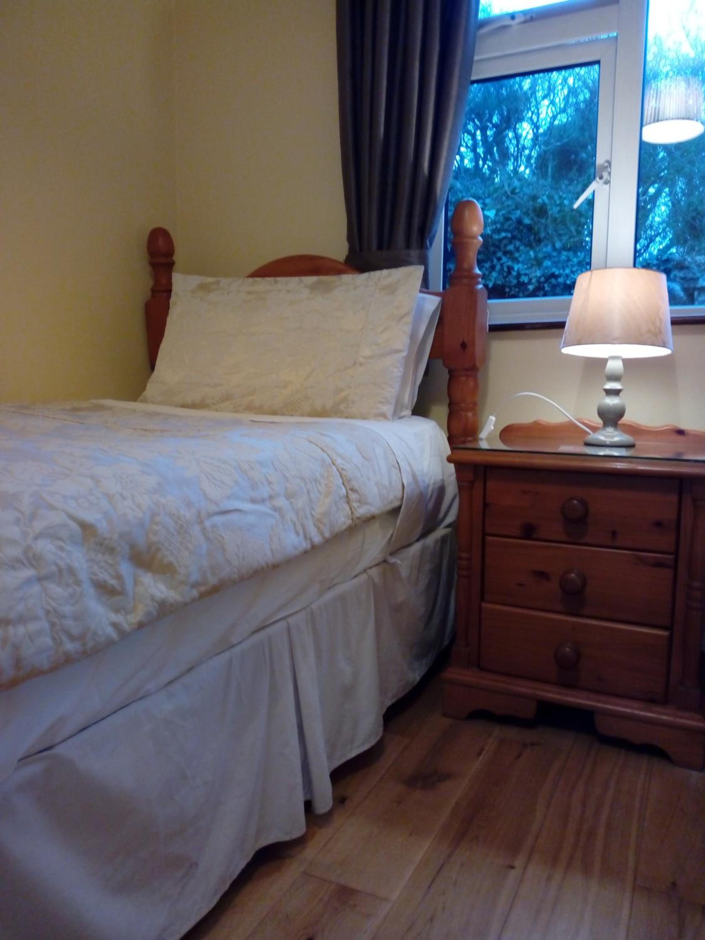 Twin Room with Private Bathroom - Photo 20
