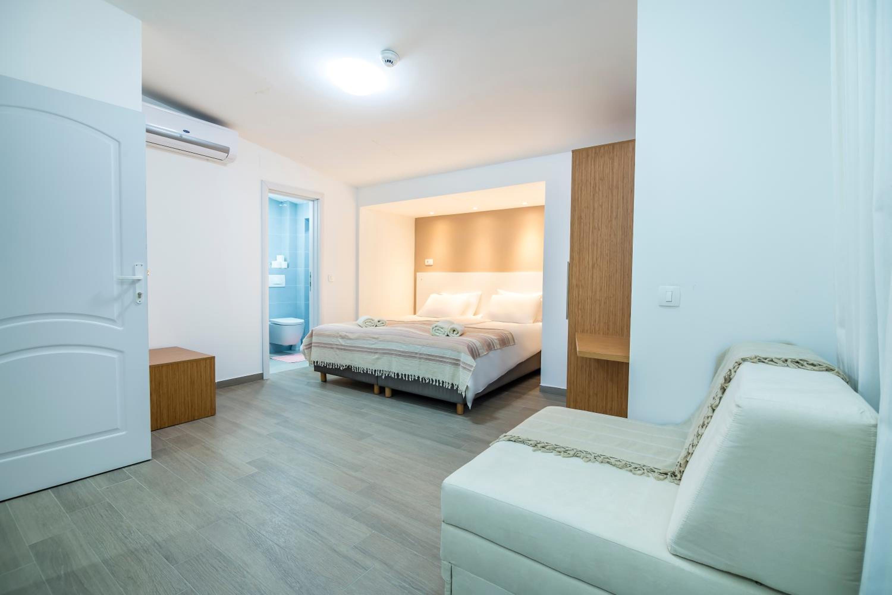 Double Room - Photo 4