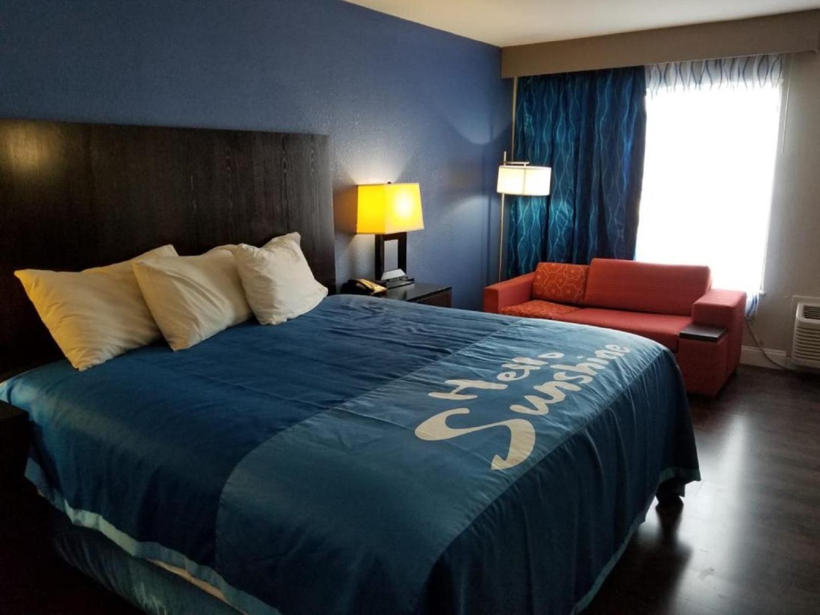 King Room - Non-Smoking - Photo 1