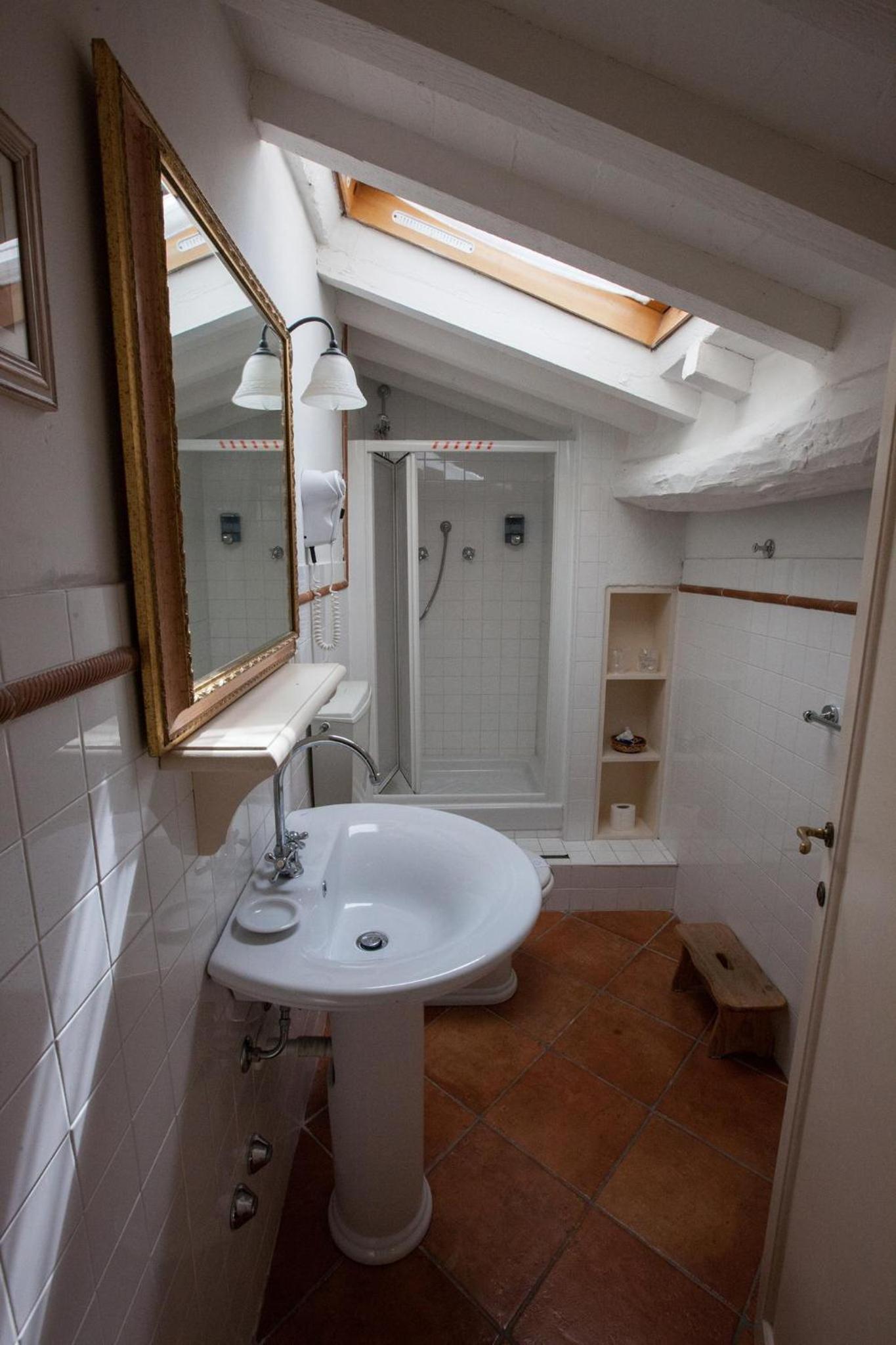 Large Double or Twin Room - Photo 2