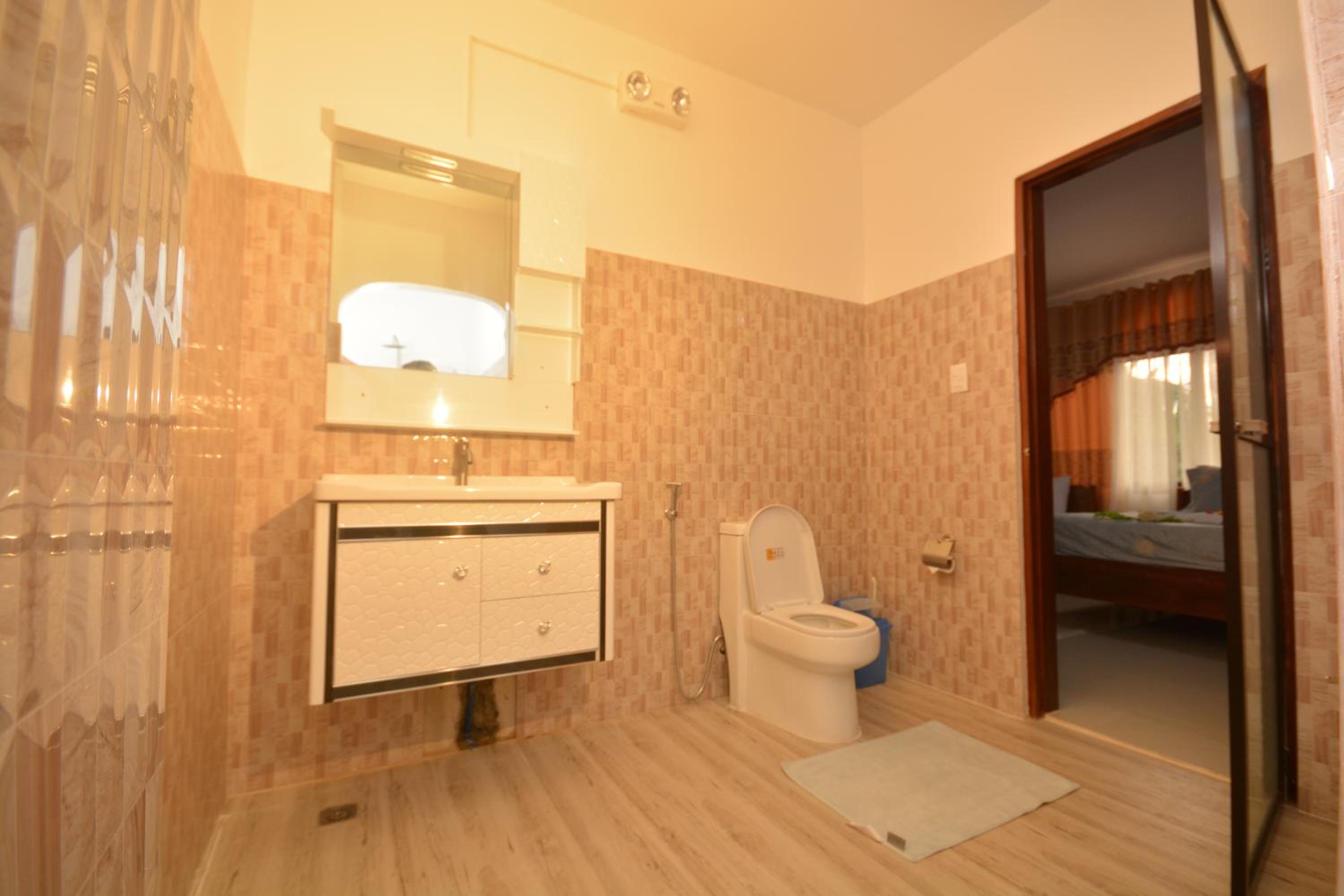 Deluxe King Room - Photo 5