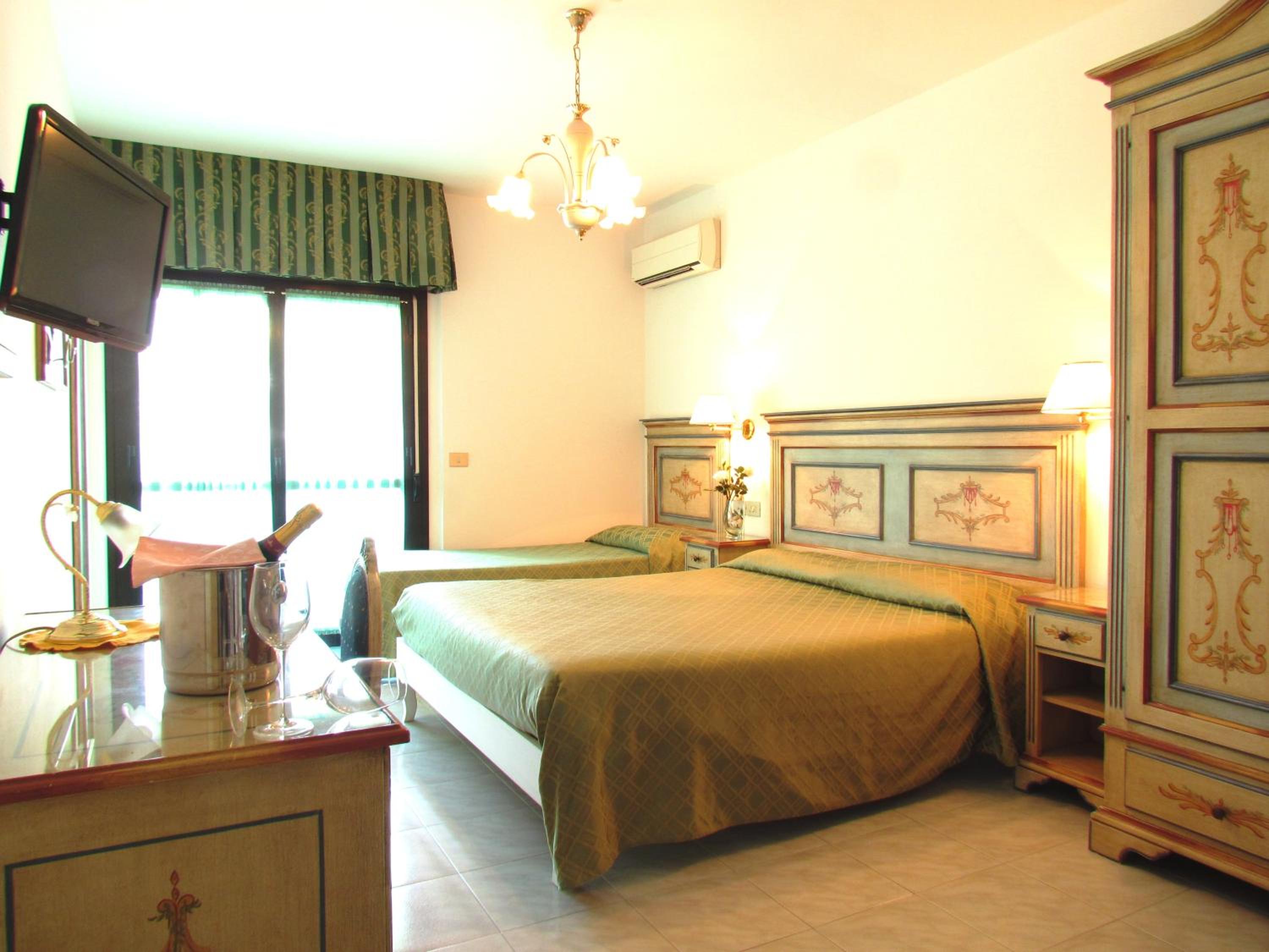 Triple Room  with Terrace - Photo 2
