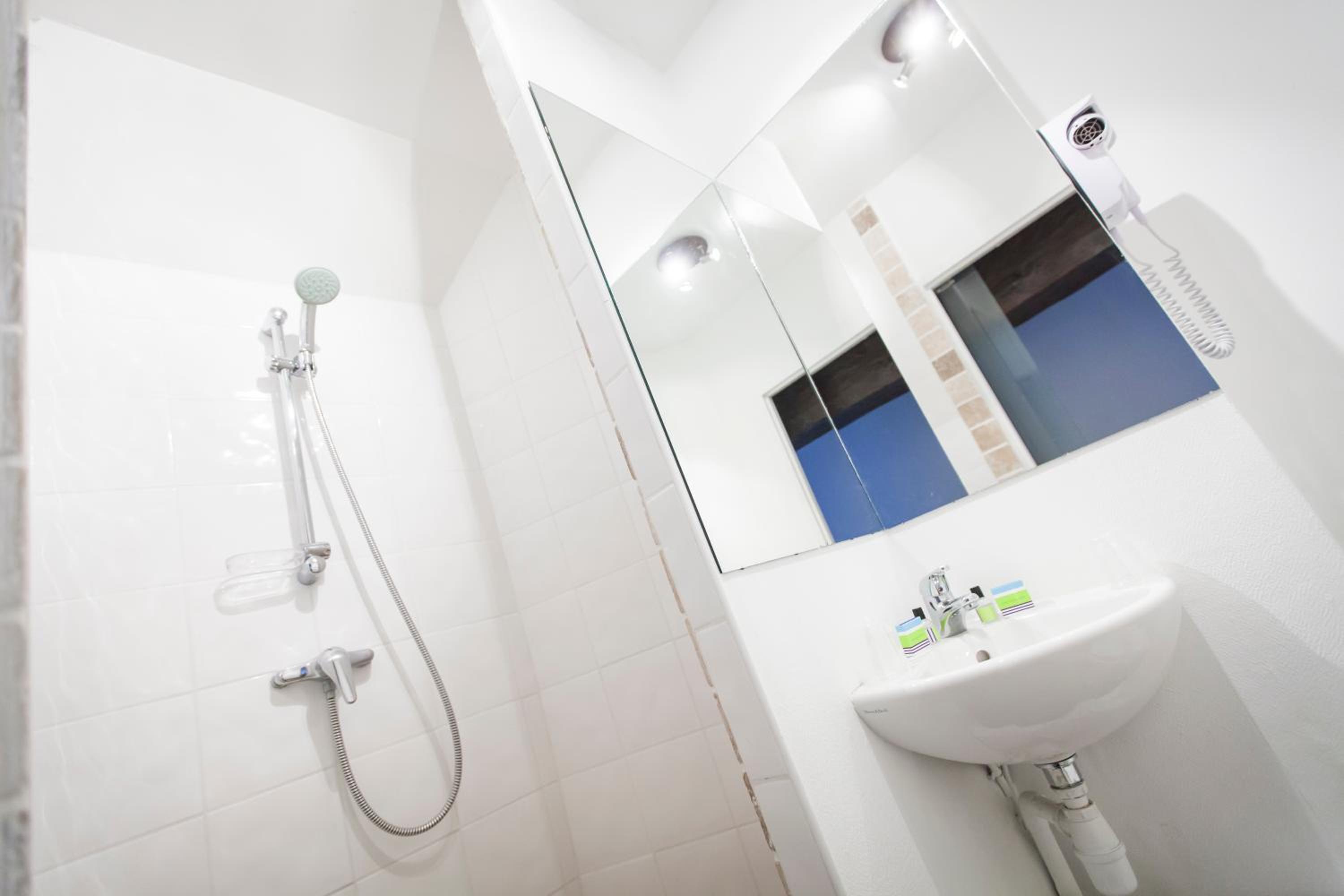 Classic Double or Twin Room - Photo 4