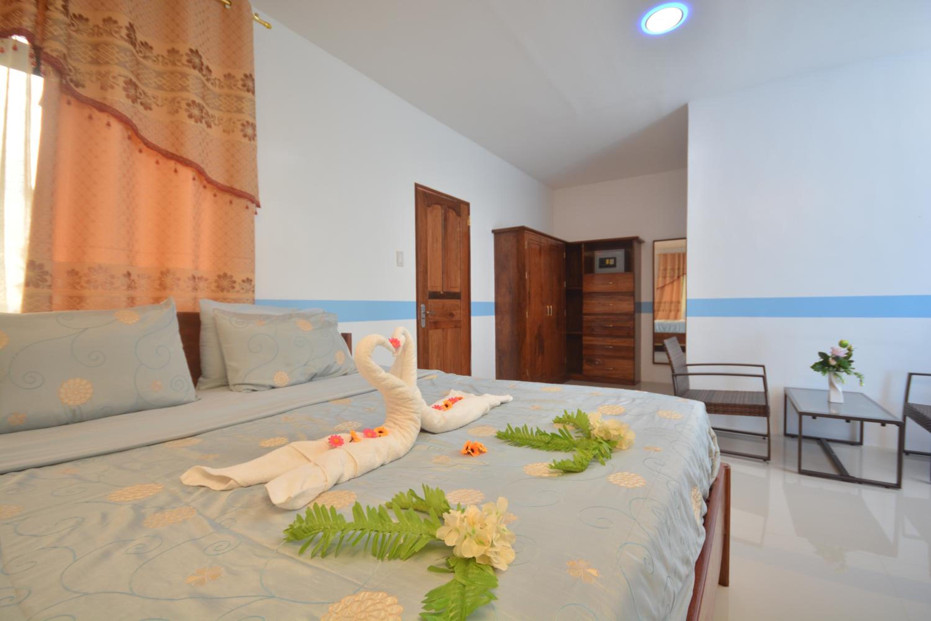 Deluxe King Room - Photo 3