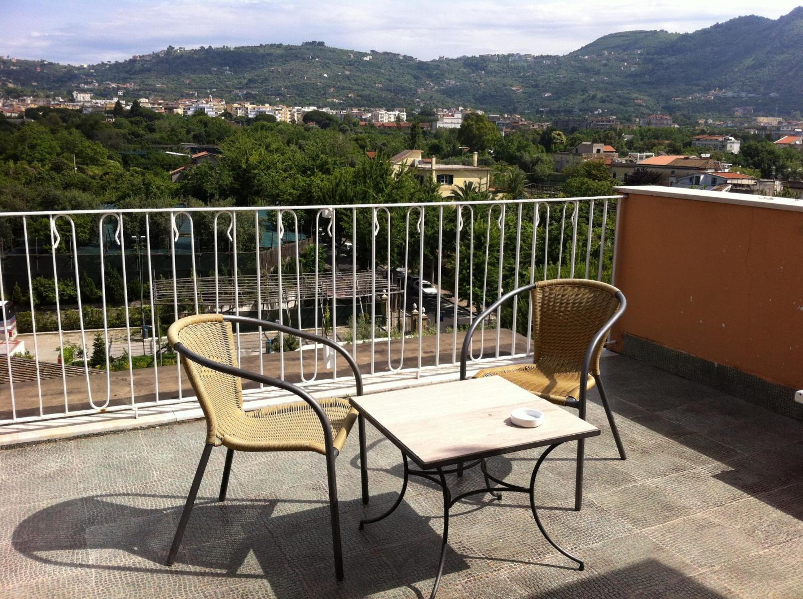 Double or Twin Room with Mountain View - Photo 2