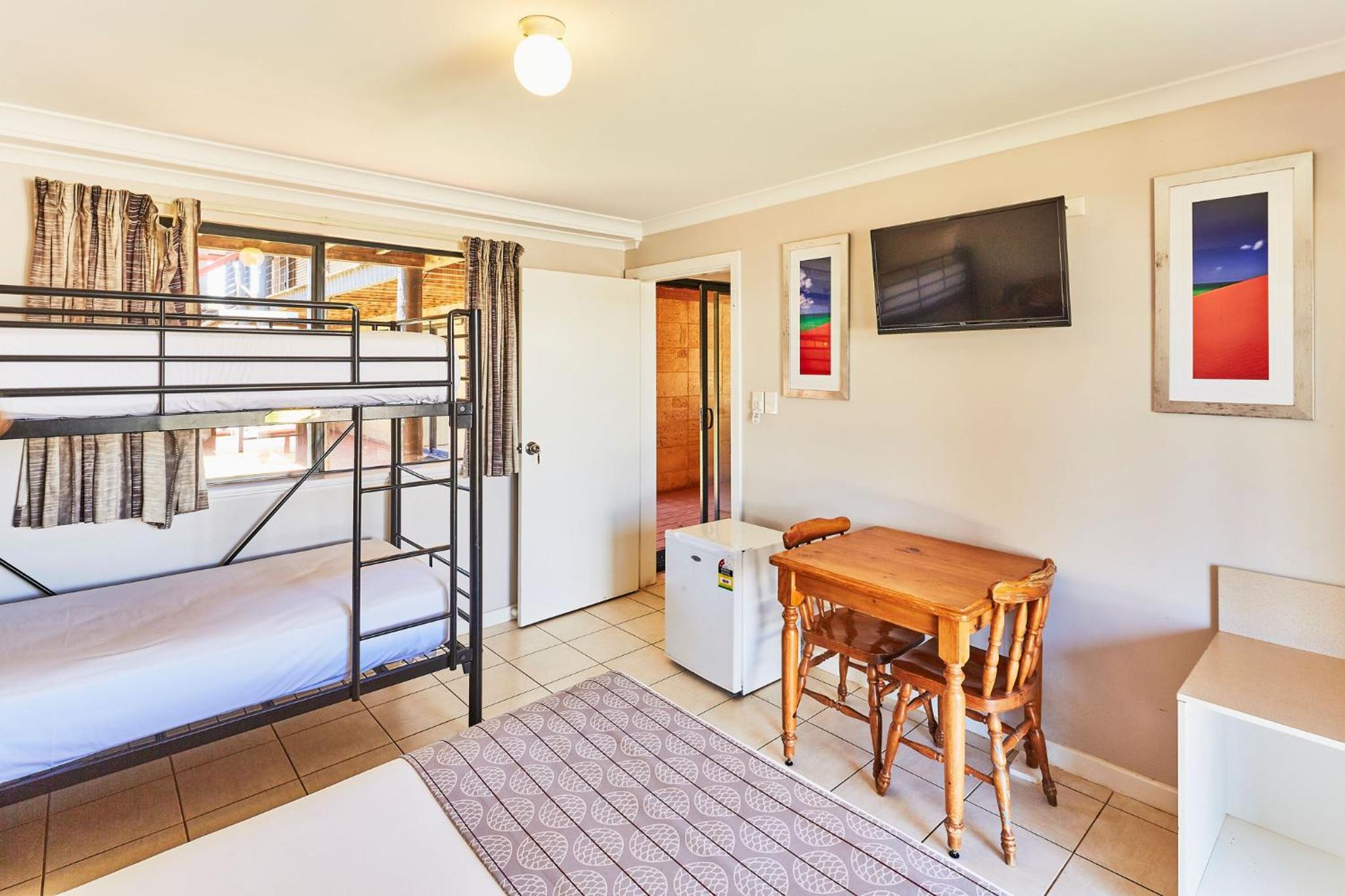 Budget Room with Shared Bathroom photo 2