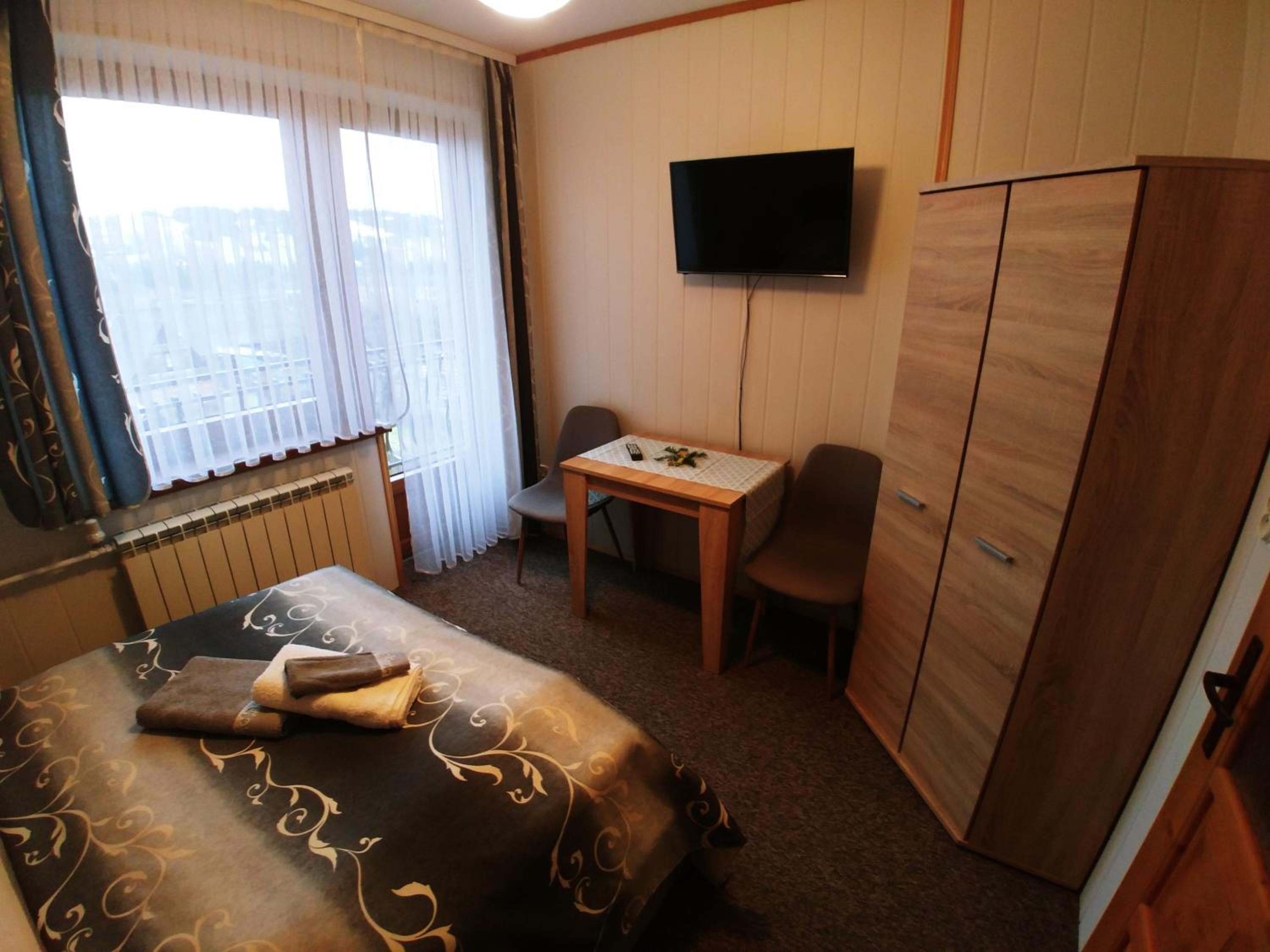 Double Room with Private Bathroom - Photo 2