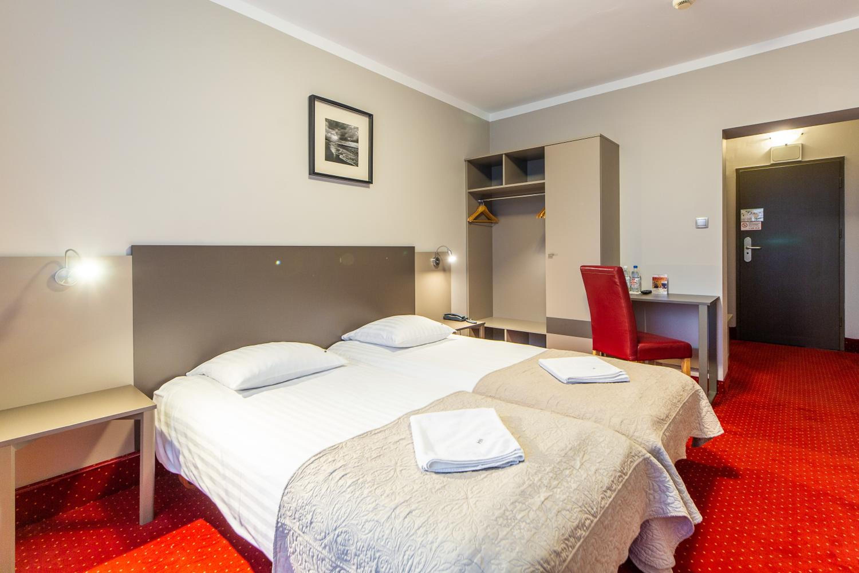 Double Room with Balcony - Photo 3