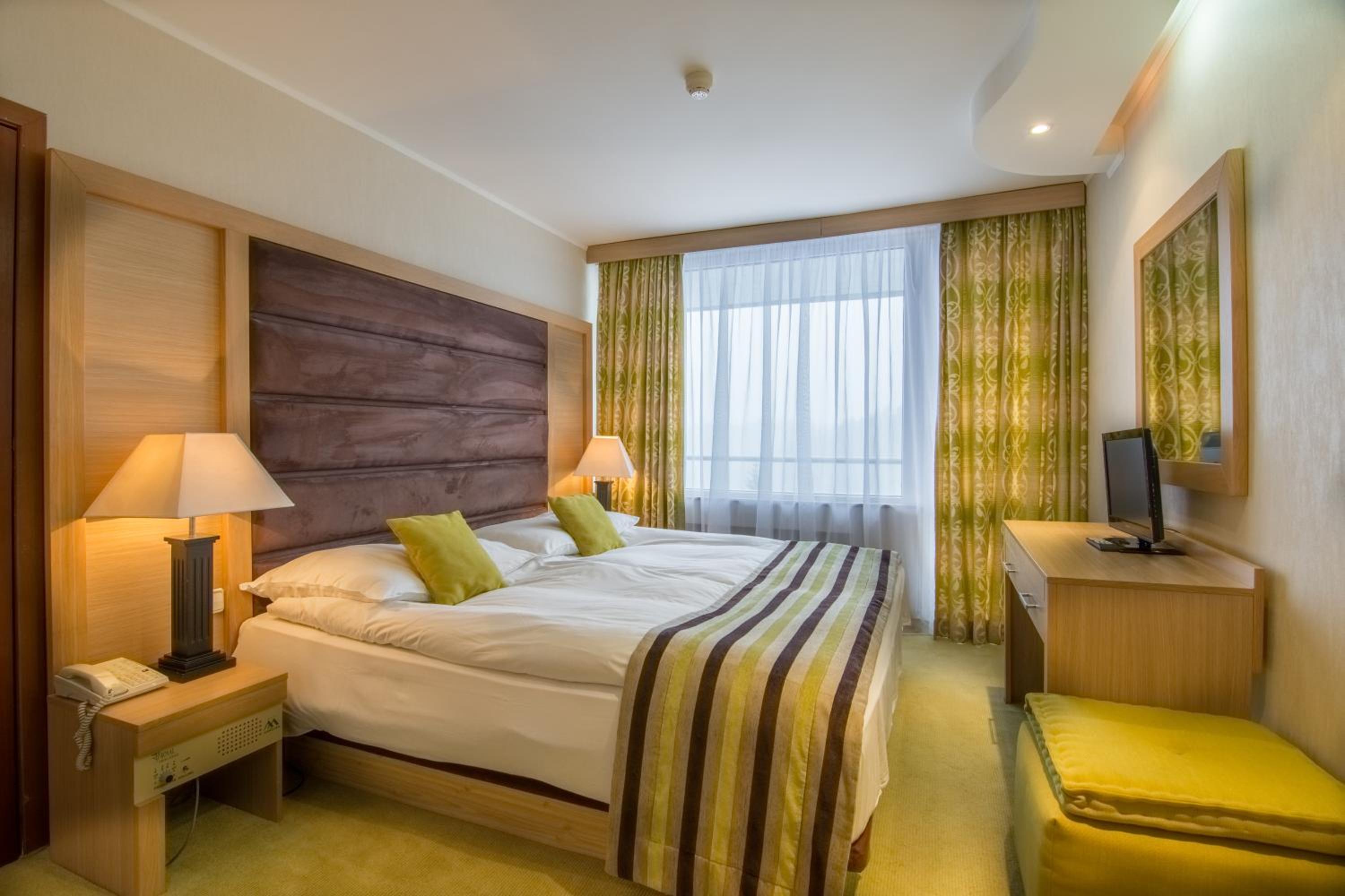 King Suite with Balcony photo 3