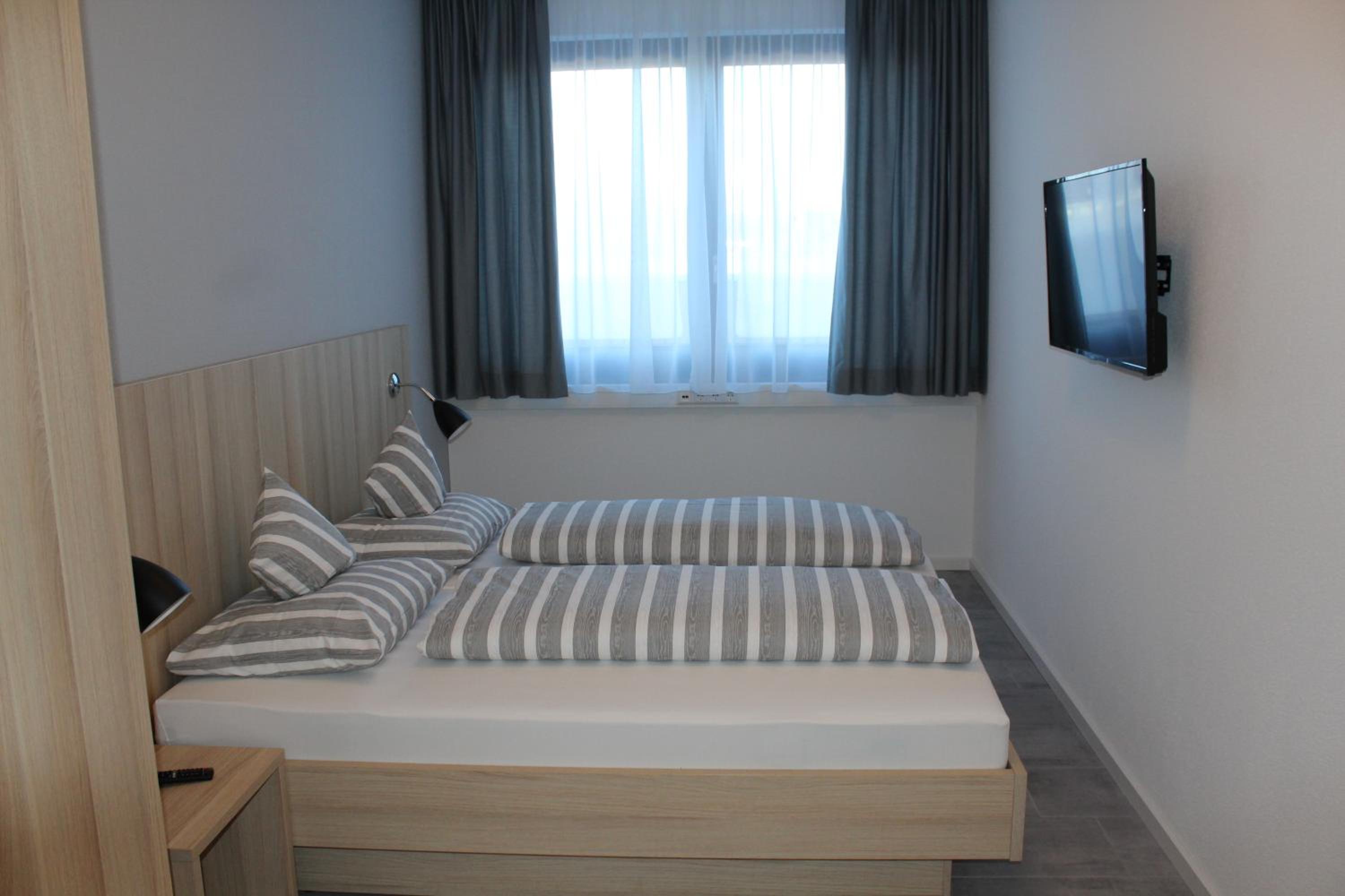 Three-Bedroom Apartment - High Floor - Photo 4