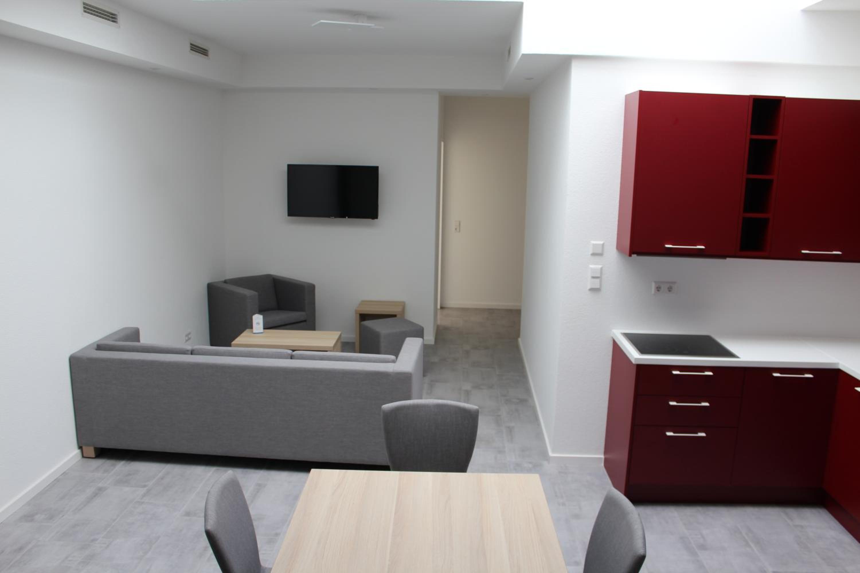 Three-Bedroom Apartment - High Floor - Photo 1