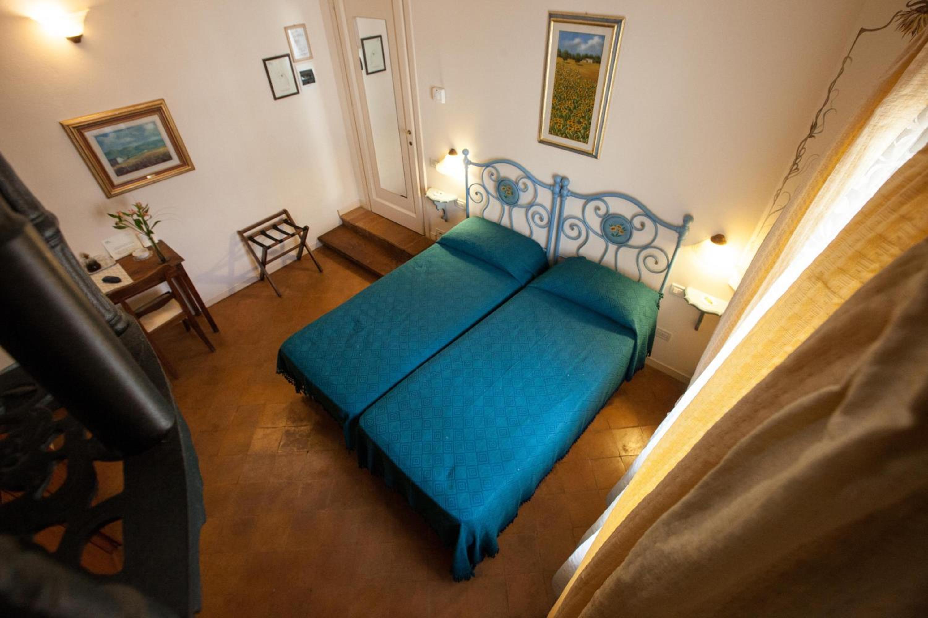 Large Double or Twin Room - Photo 1