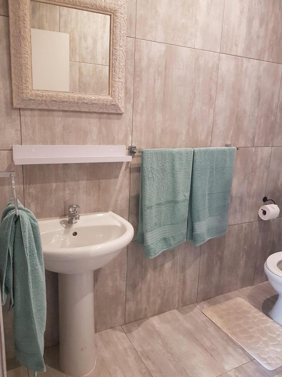 Family Room with Bathroom photo 2