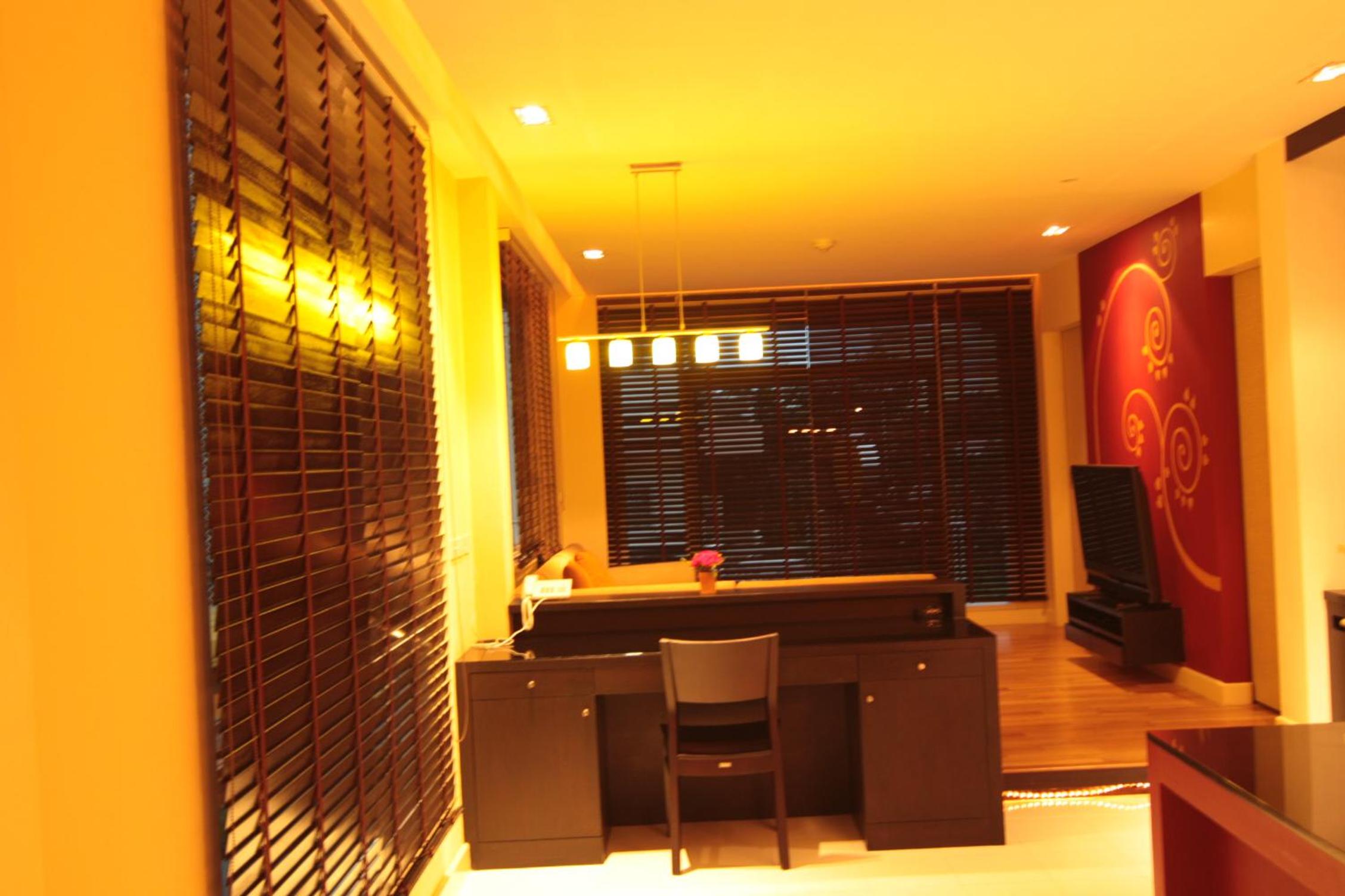 One-Bedroom Suite - Photo 11