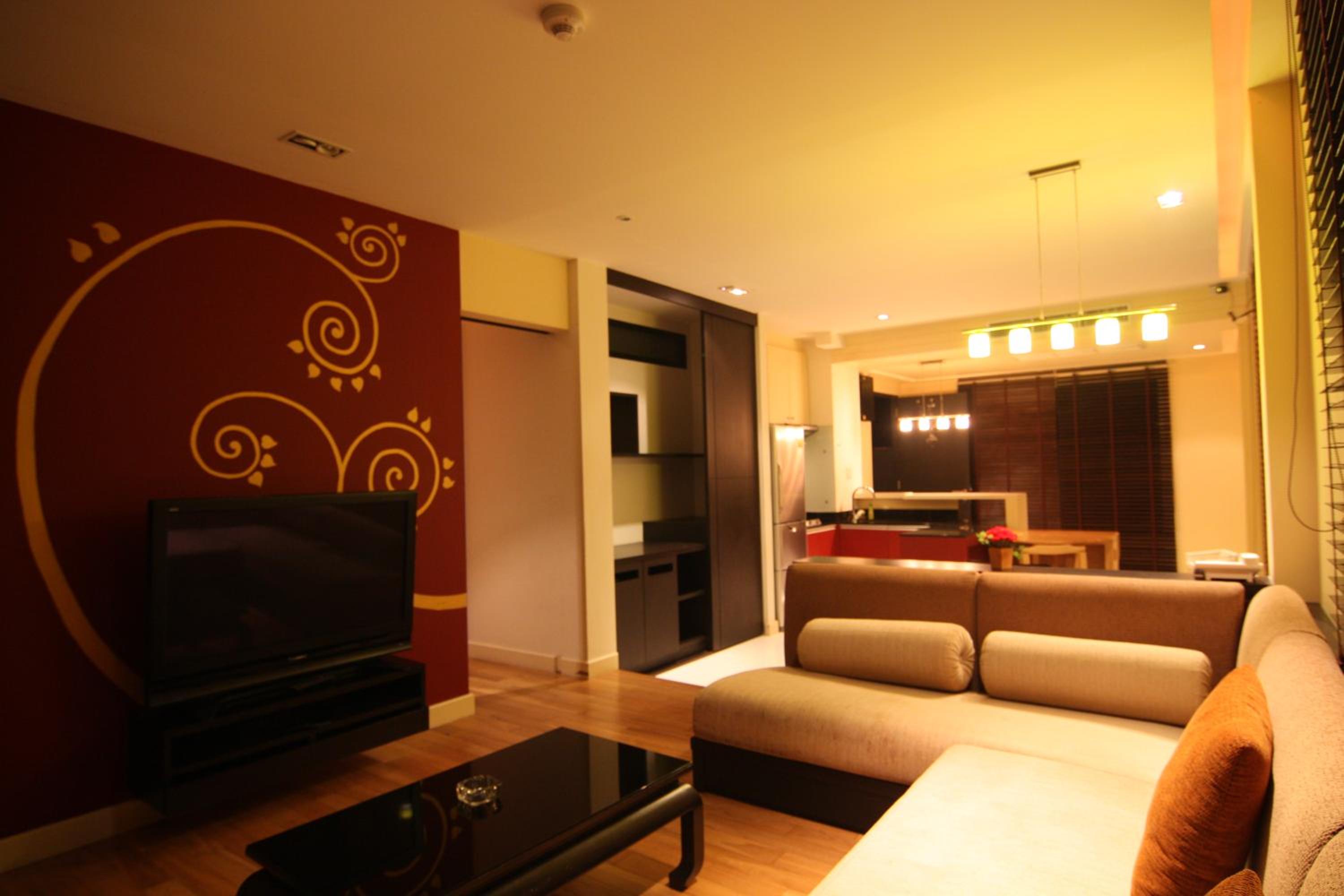 One-Bedroom Suite - Photo 7