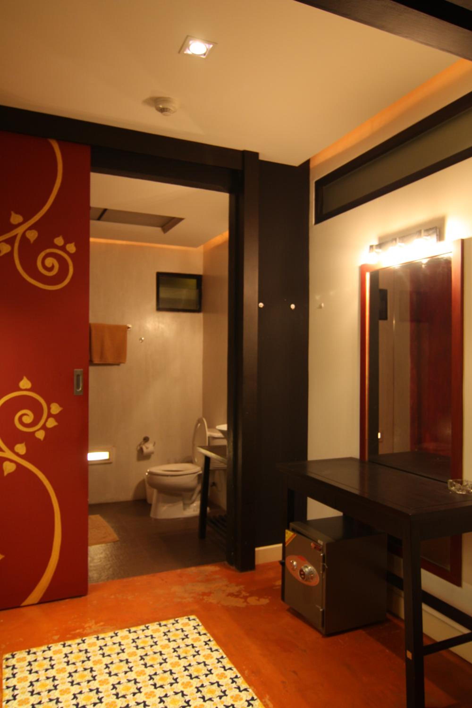 One-Bedroom Suite - Photo 6
