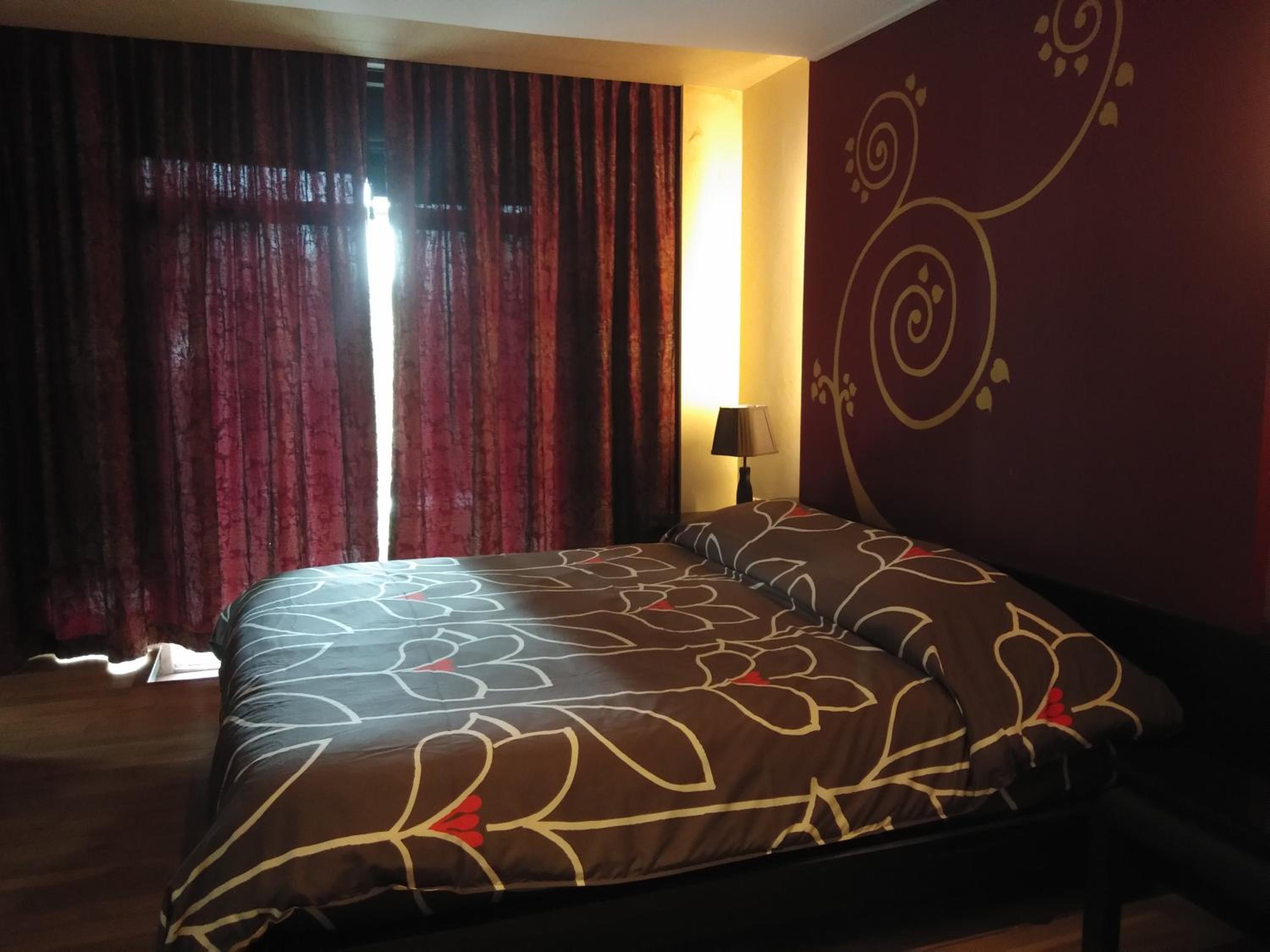One-Bedroom Suite - Photo 3